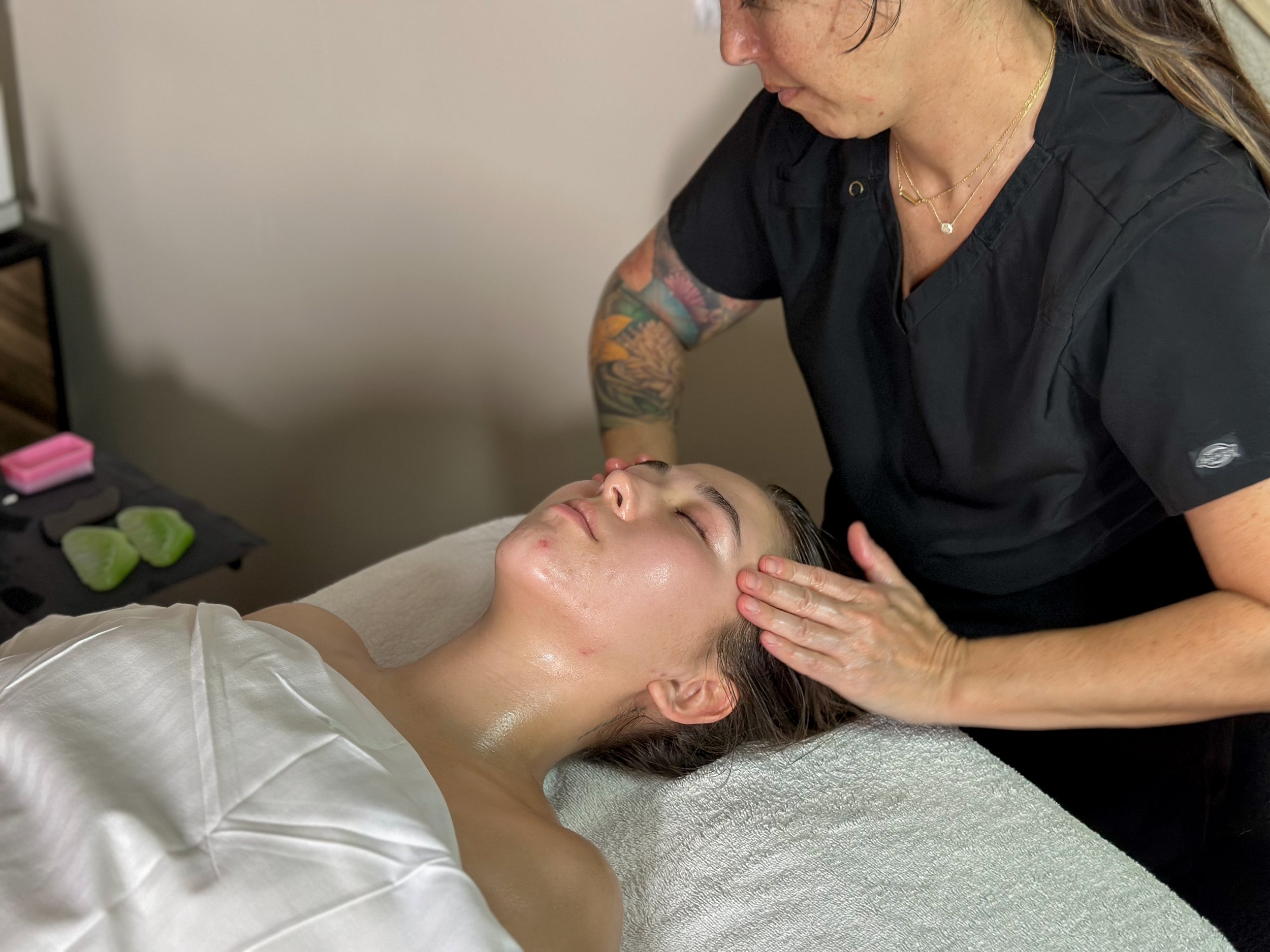 Mar beauty, holistic facial, sculpting facial massage