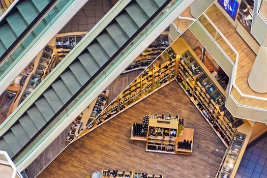 Confessions of a Mall Worker