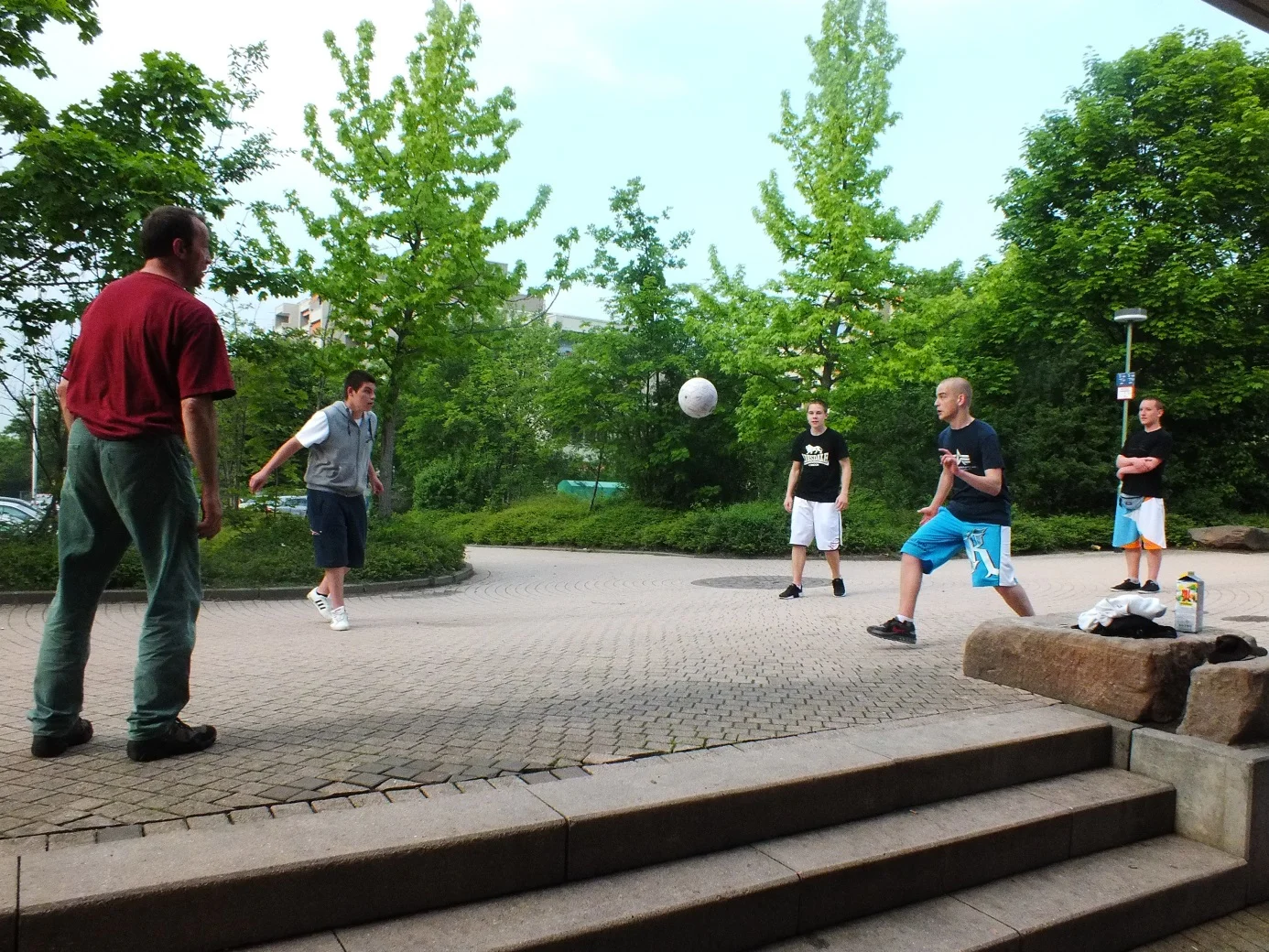 Sport und Spiele vor dem Jugendtreff.jpg