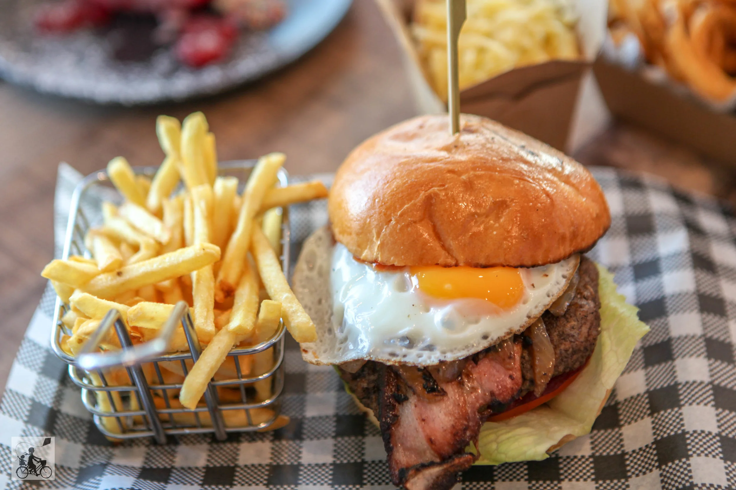 burger days, frankston — mamma knows south