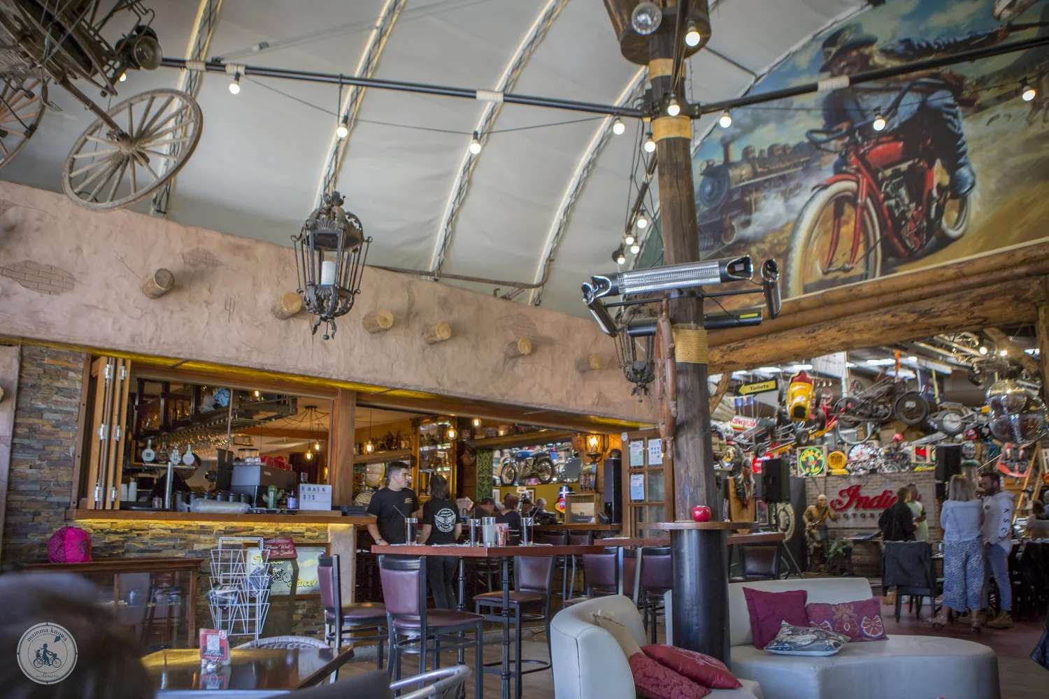 naked racer cafe & bar