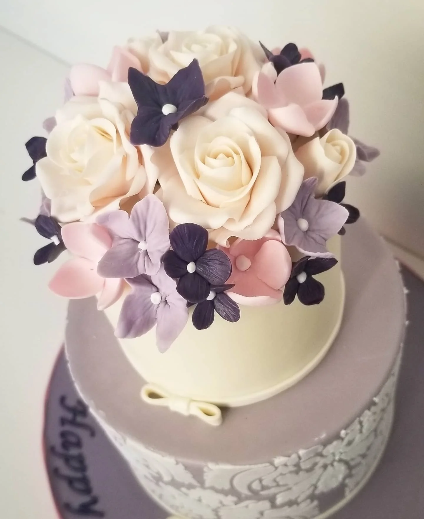 It's been a minute since I last made sugar flowers and I loved every second of it. Sugar flowers was one of the reasons I got into cake making. I even chose my externship in culinary  school based off my love for them. A great way to give someone flo