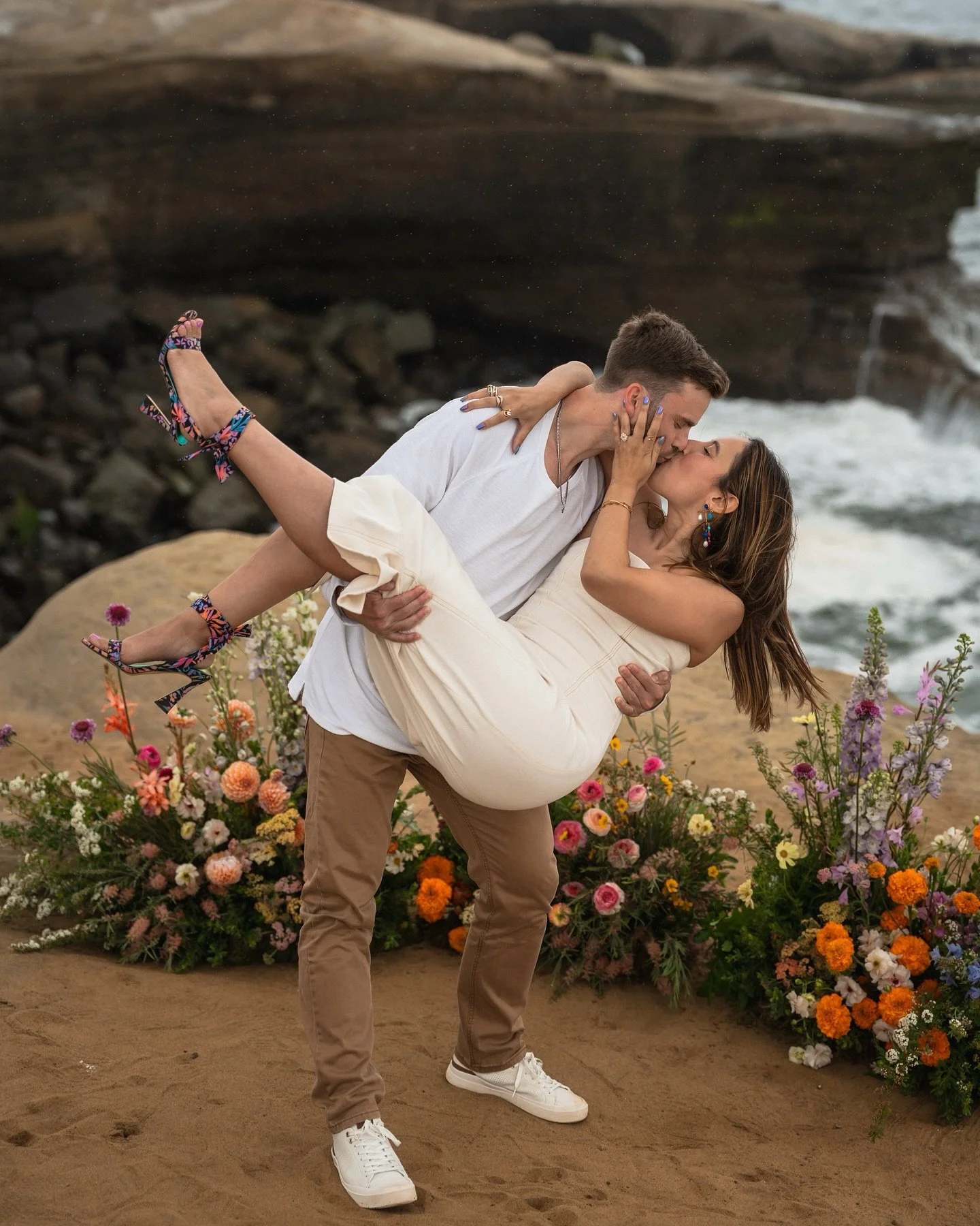 The moment they say &ldquo;yes&rdquo; happens in seconds &mdash; but the memory lasts a lifetime. 💍✨

Planning a surprise proposal?
Here&rsquo;s your secret weapon: a photographer who knows how to stay hidden, capture every raw emotion, and help you