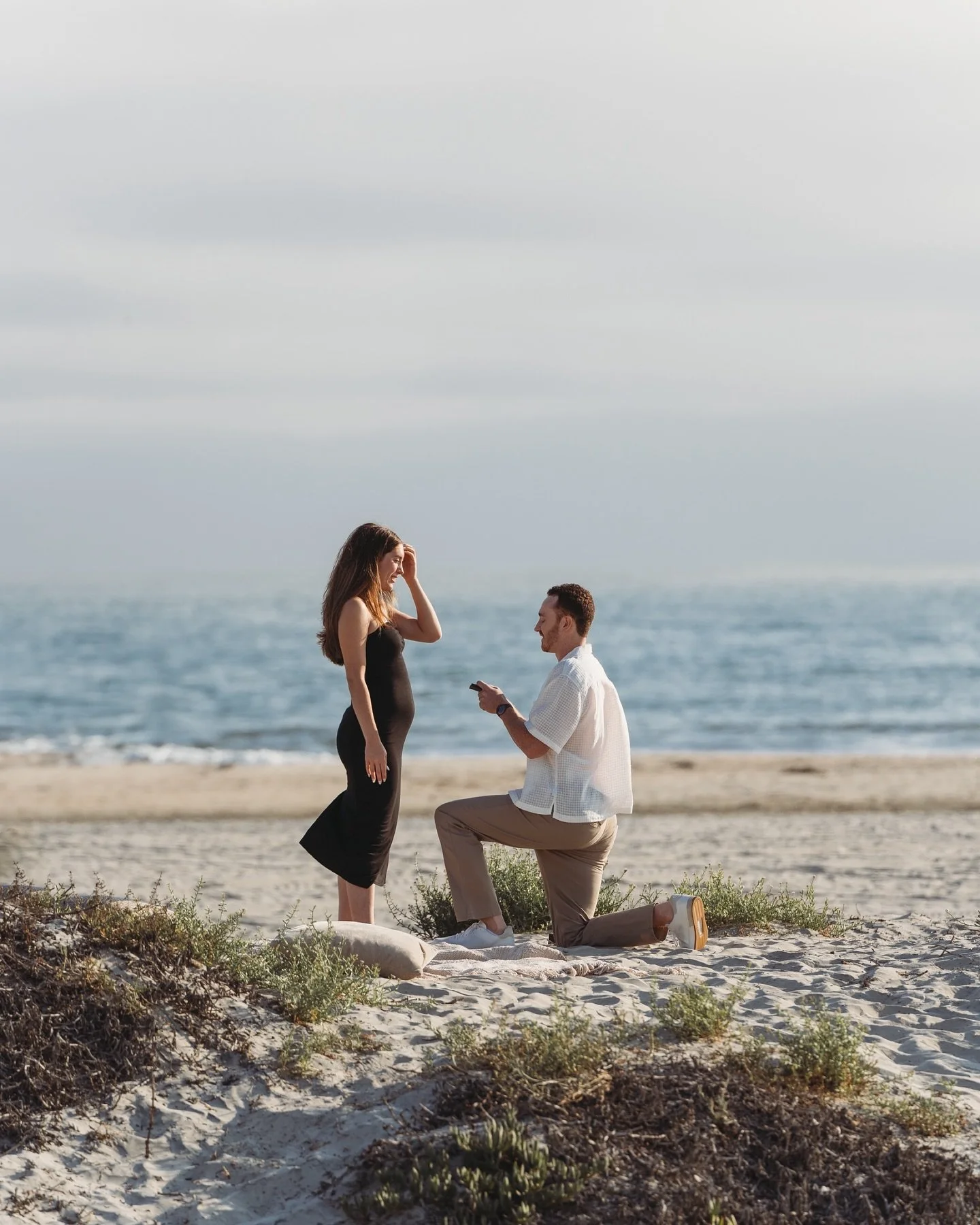 POV: You&rsquo;re a photographer&hellip; but also a secret agent 🕵🏻&zwj;♀️📸
I even bothered some strangers to pose so I could pretend I was photographing a family, meanwhile secretly capturing the couple&rsquo;s every move 😂💍
He dropped to one k