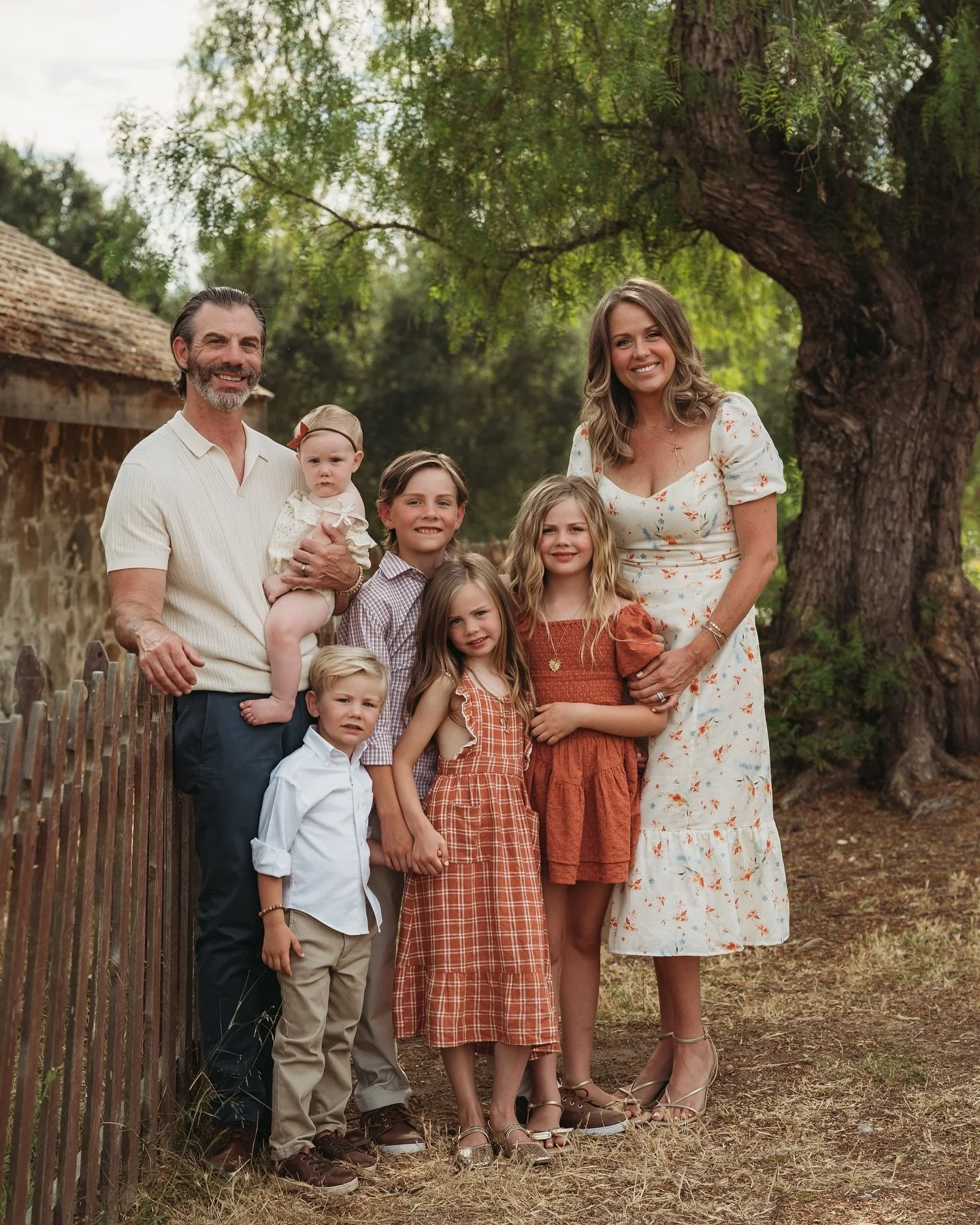 Can&rsquo;t believe I&rsquo;ve been lucky enough to photograph this amazing family again this year 🤍 This time I got to meet their newest (and 7th!) little member - officially completing the crew!

So grateful to be trusted with capturing your growi