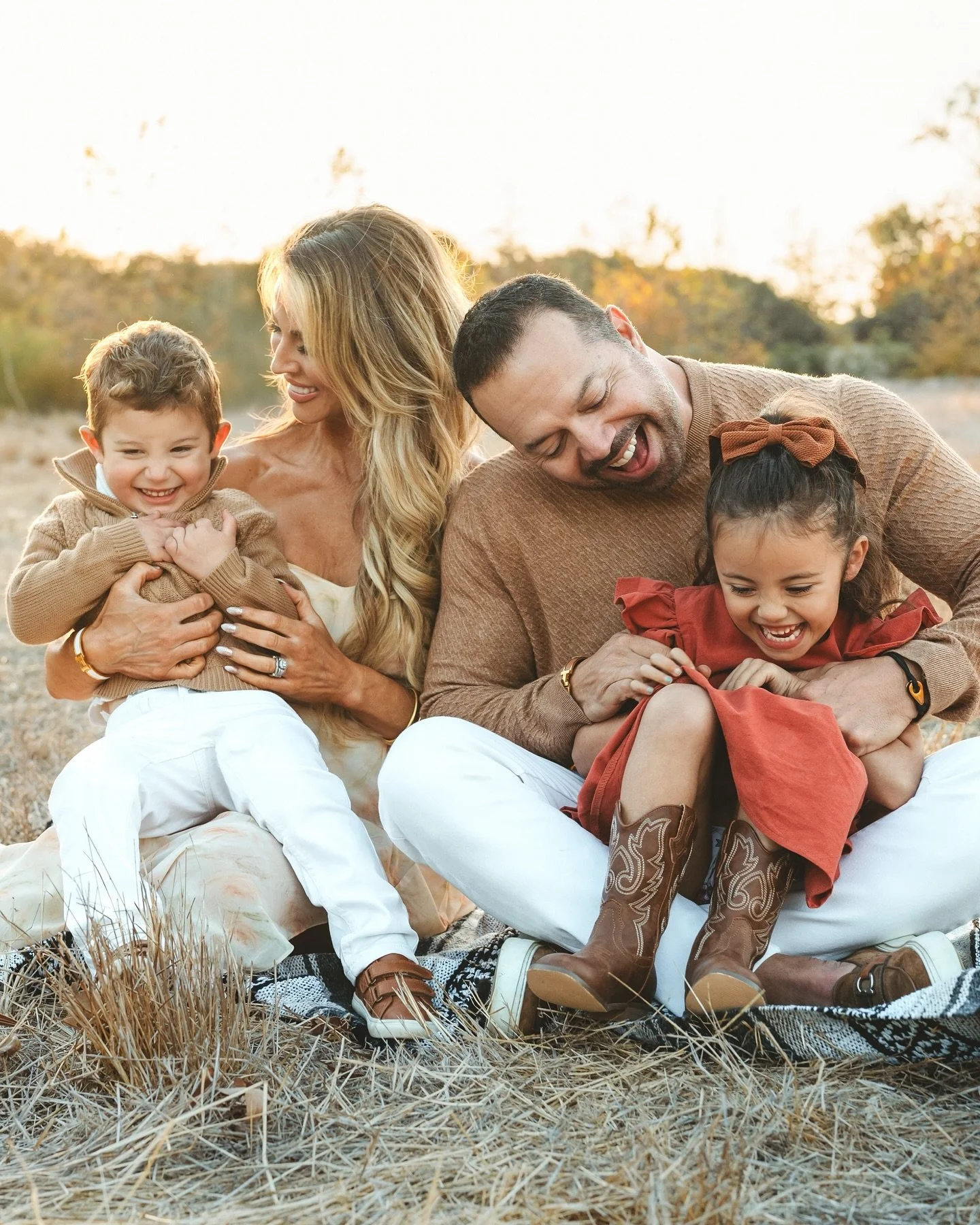 Mini sessions kick off today! ☀️
Four families I&rsquo;ve photographed before - from toddlers to teens, engagements to weddings - and I can&rsquo;t even explain how special it feels to keep documenting your stories through the years. Let&rsquo;s make