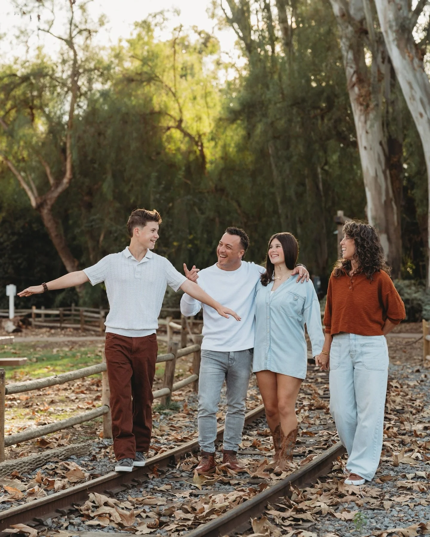 Too many beautiful photos to squeeze into one carousel - the best kind of problem 😅✨
Thank you @ryanthomasneace &amp; @bees_neace 🫶🏻
.
 #kristinadaviniphotography #sandiegofamilyphotographer #familyphotography #lajollaphotographer #lajollafamilyph