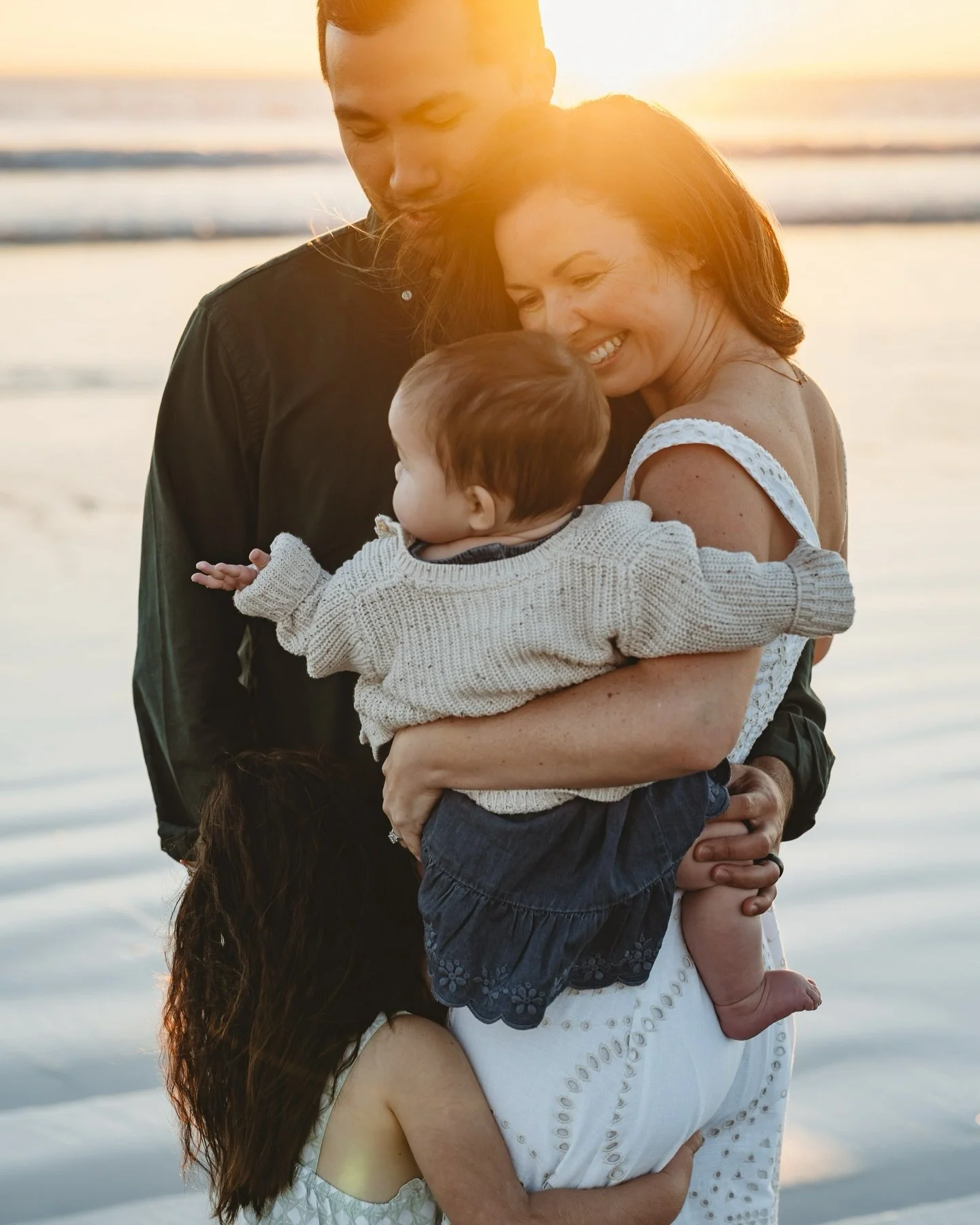 Barefoot giggles, golden light and the sweetest chaos ✨
.
 #kristinadaviniphotography #sandiegofamilyphotographer #familyphotography #lajollaphotographer #lajollafamilyphotographer #beachfamilyportraits #familyportraits #beachphotoshoot #beachfamilyp