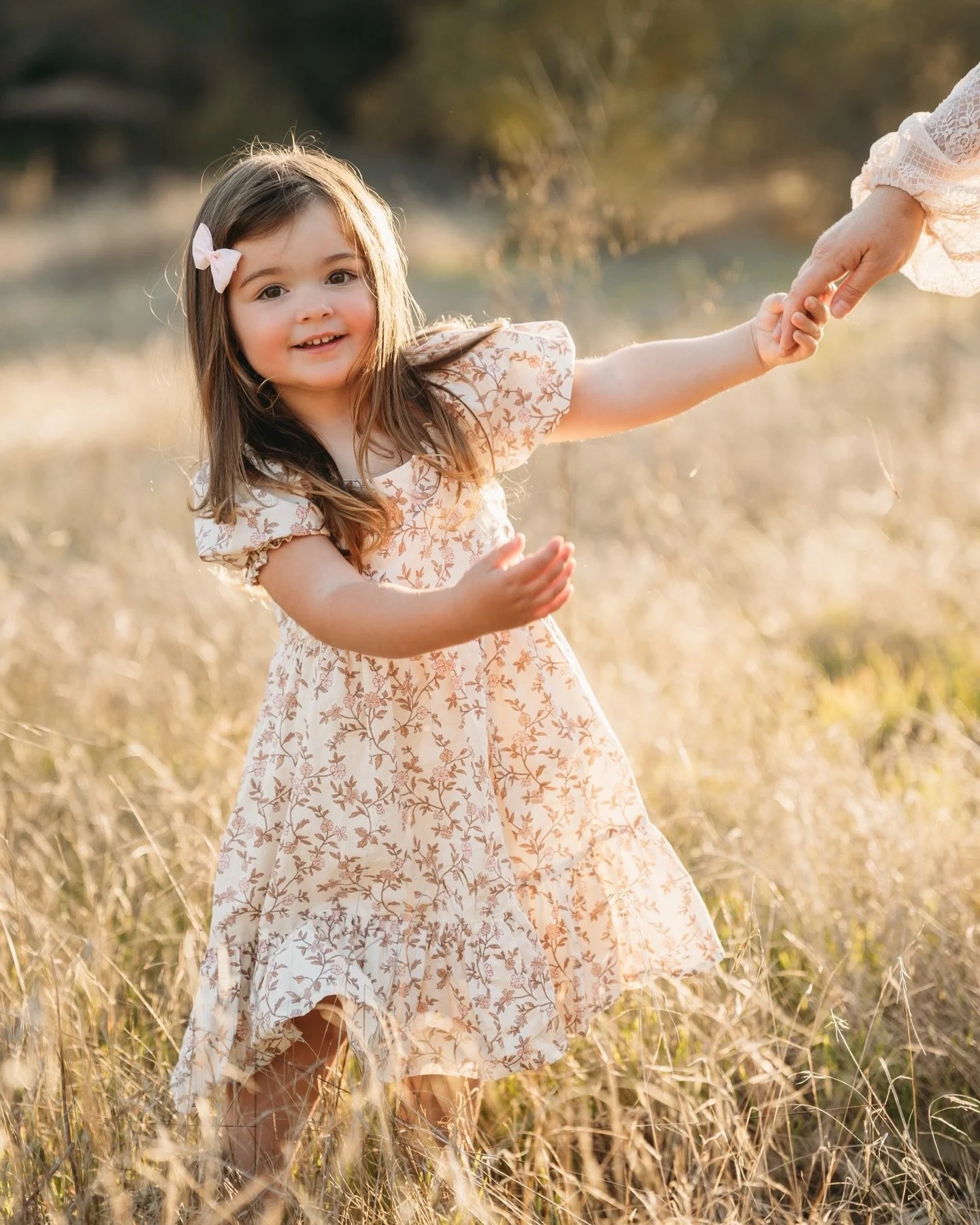 Miss Eloise was the perfect newborn model at her very first shoot&hellip; and just look at her now 🥹💕 She has grown into the sweetest little girl, and it melts my heart every time I see her again 💕
This is why documenting families long-term means 
