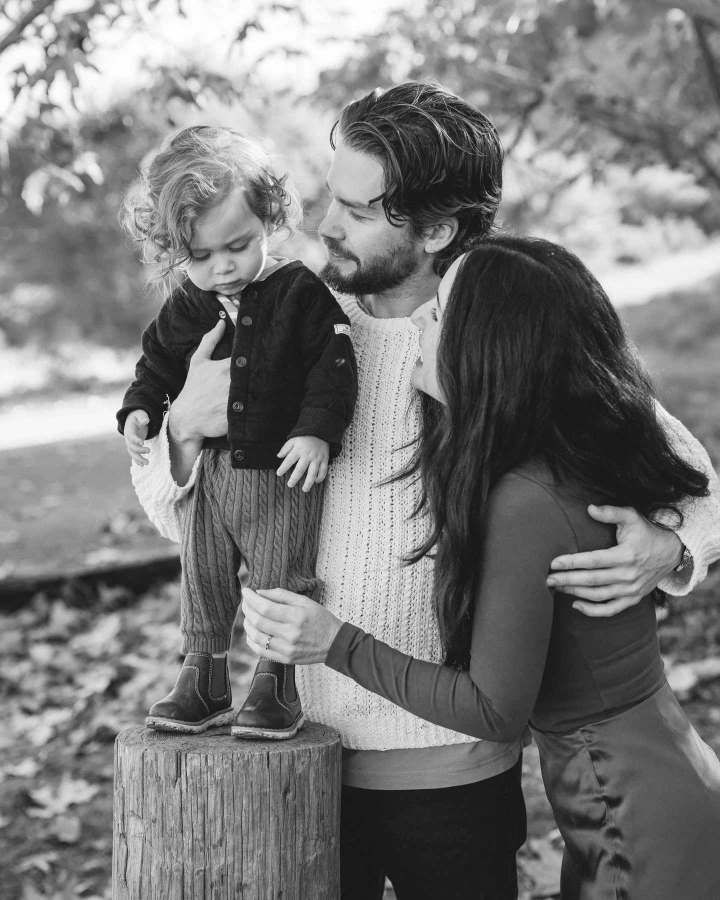 My clients seriously have the cutest babies 😭
Nico&rsquo;s curls + that flirty little smile = I mean, come on 😍
.
 #kristinadaviniphotography #sandiegofamilyphotographer #lajollafamilyphotography #sandiegophotographer #coronadophotographer