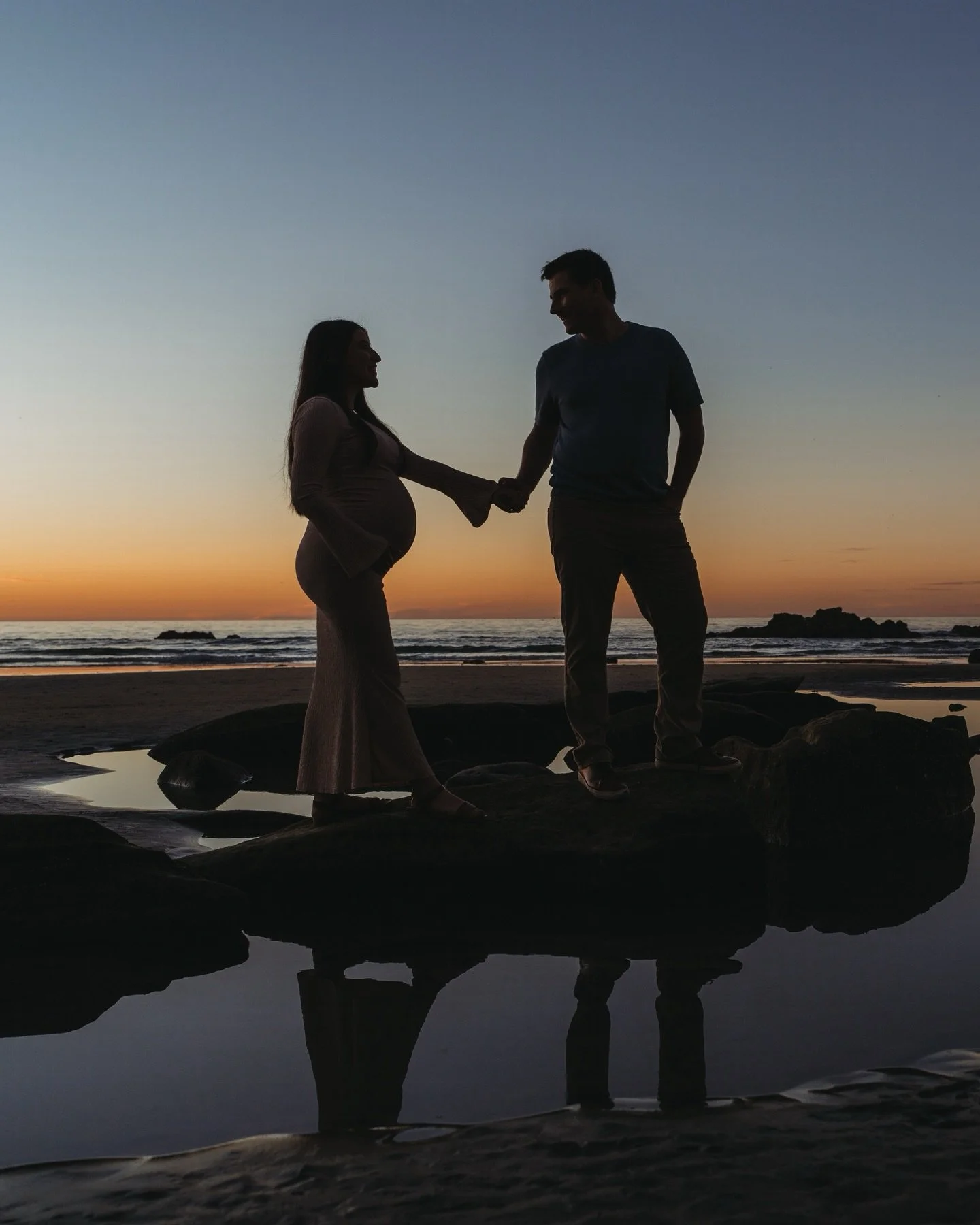 January in San Diego, feeling like summer ☀️
Golden light, ocean air, and the sweetest anticipation 🤍
.
#kristinadaviniphotography #sandiegophotographer #sandiegofamilyphotographer #sandiegocouplephotographer #lajollabeachmaternityphotoshoot