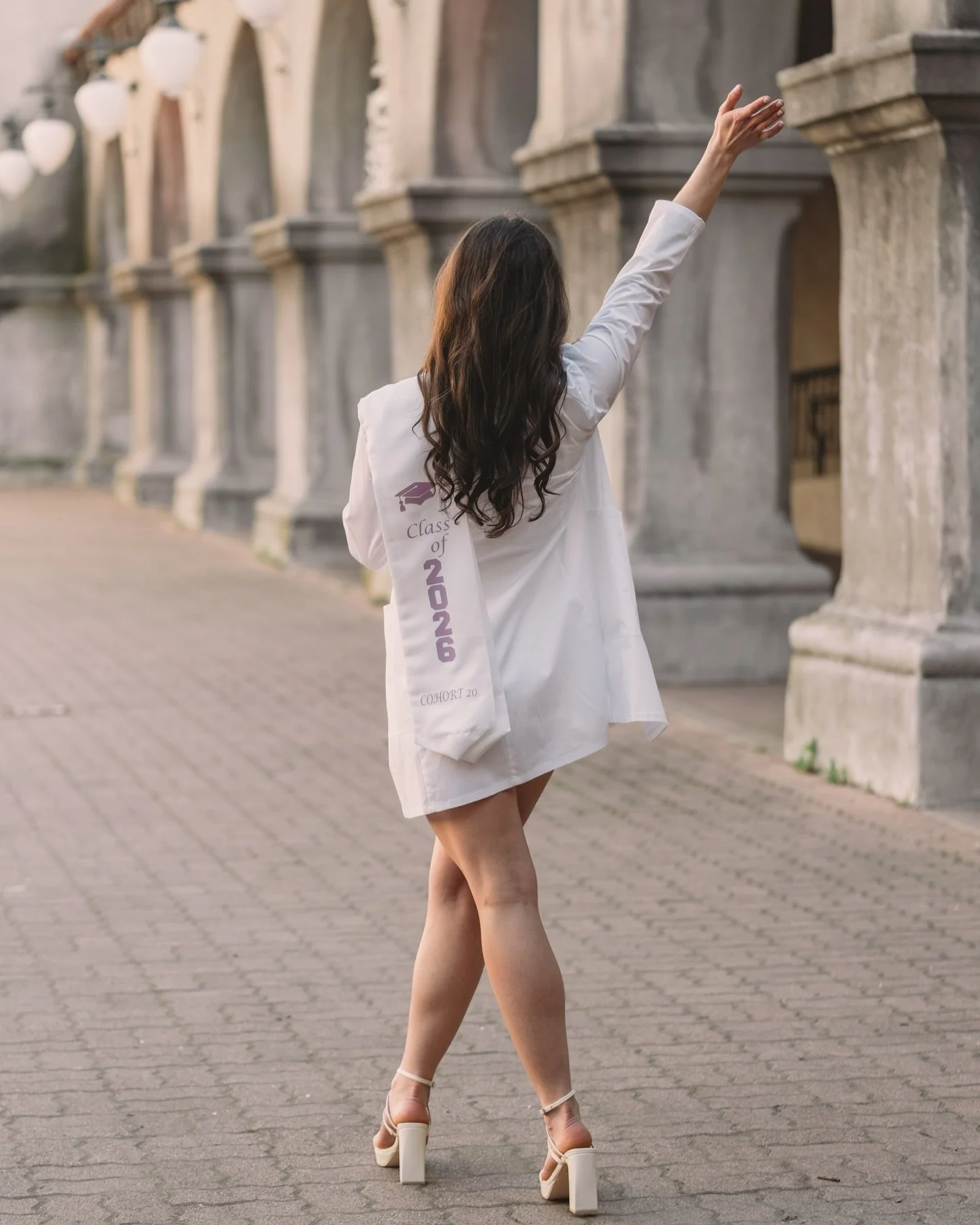 Senior season is creeping up 👀🎓
If you&rsquo;re graduating in 2026, don&rsquo;t wait until everyone else is scrambling for dates.

Bring your outfits. Bring your props. Bring your personality.
I&rsquo;ll handle the rest 🤍

Spots are already fillin