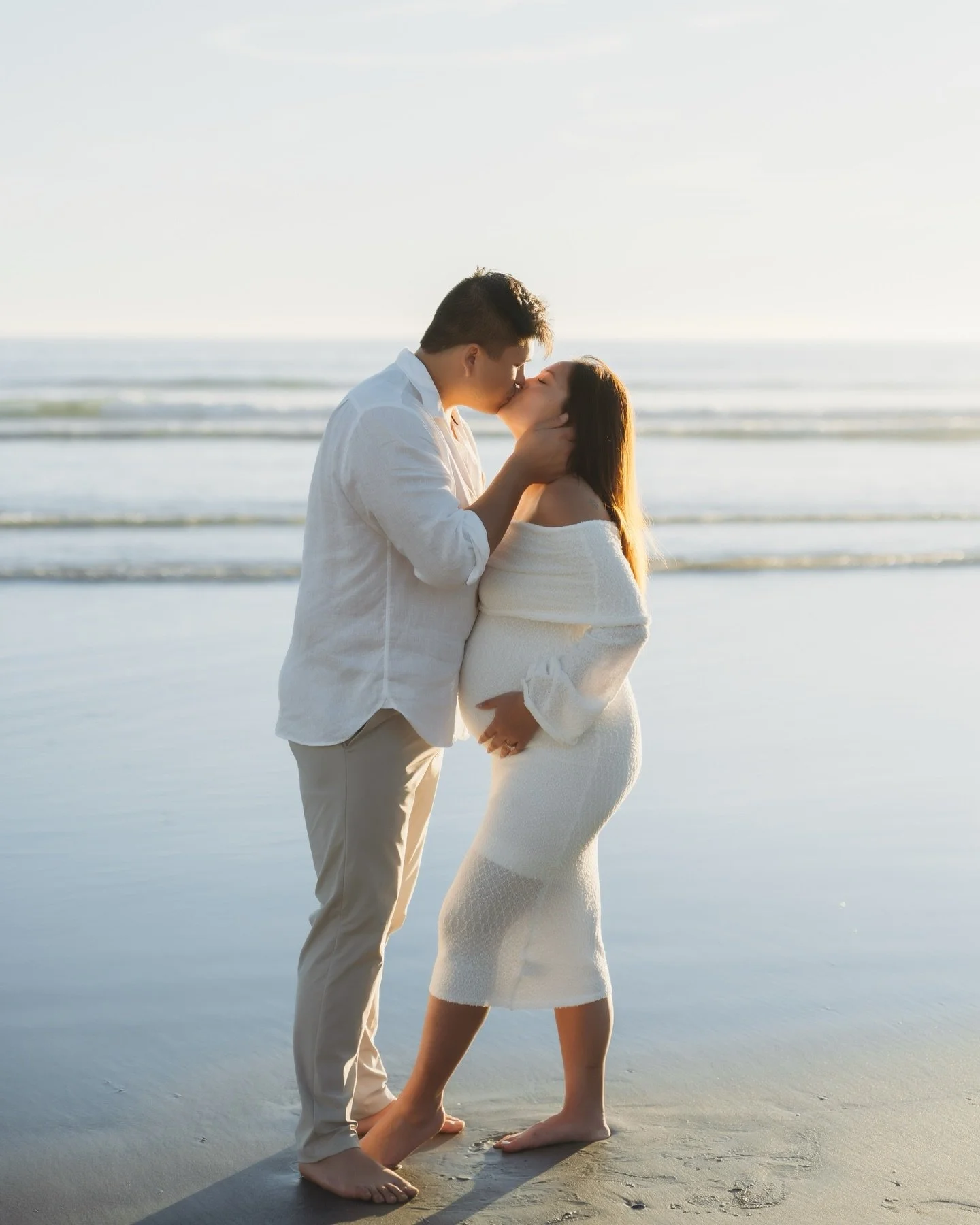 Babymoon + maternity session in Coronado 🤍
One last trip as a party of two before their little one arrives. And honestly, there&rsquo;s no better place for it than the beach at sunset.

If you&rsquo;re visiting San Diego and want to document your ba