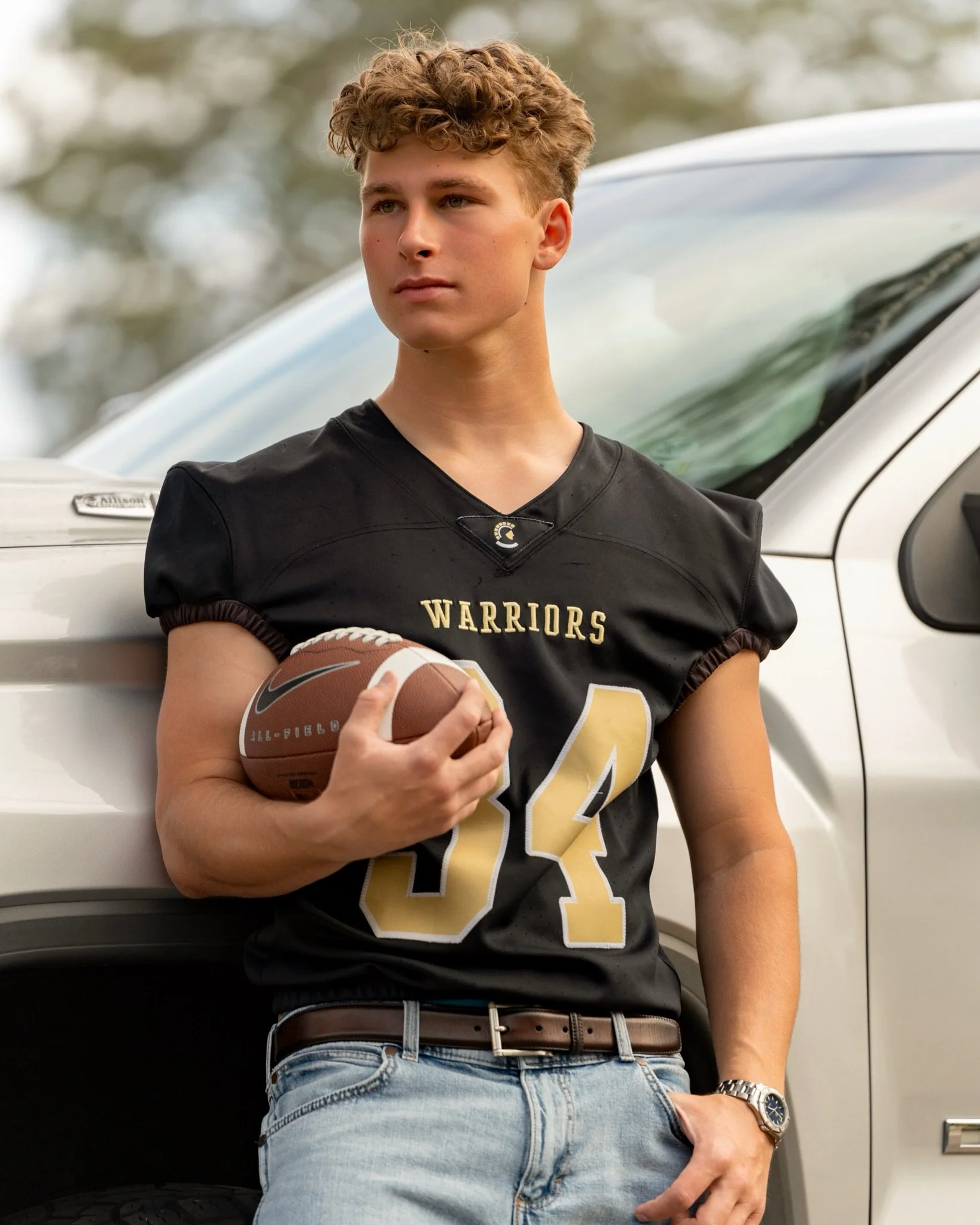 Not every senior session has to fit into one box ✨
This chapter deserves to be documented exactly as it felt. From the formal portraits mom will frame forever, to Friday night lights, the truck he loves, the beach he spent countless hours training on