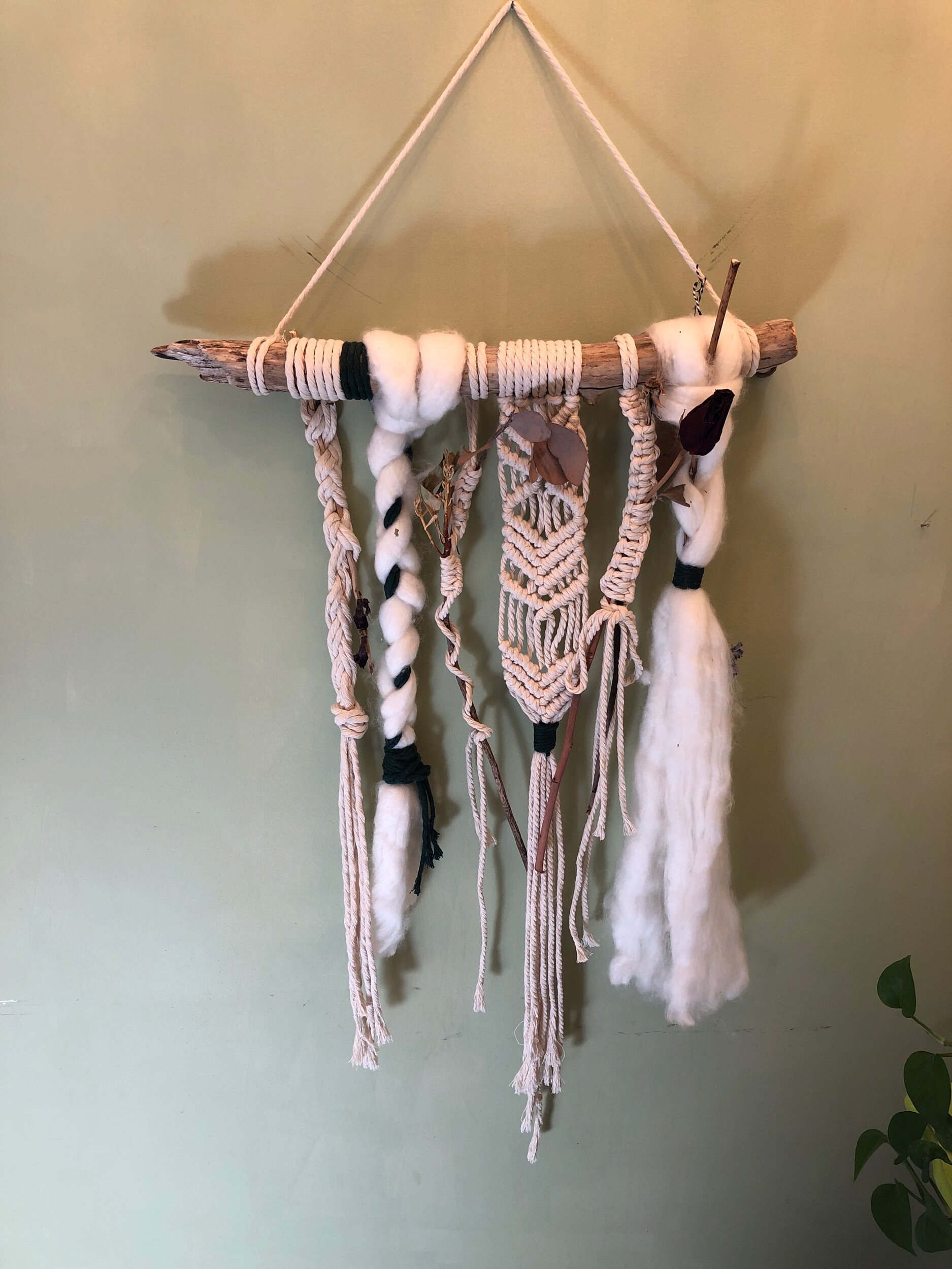 B4EE49E7-1115-4C79-ABAB-BD4FF4F2F4E5