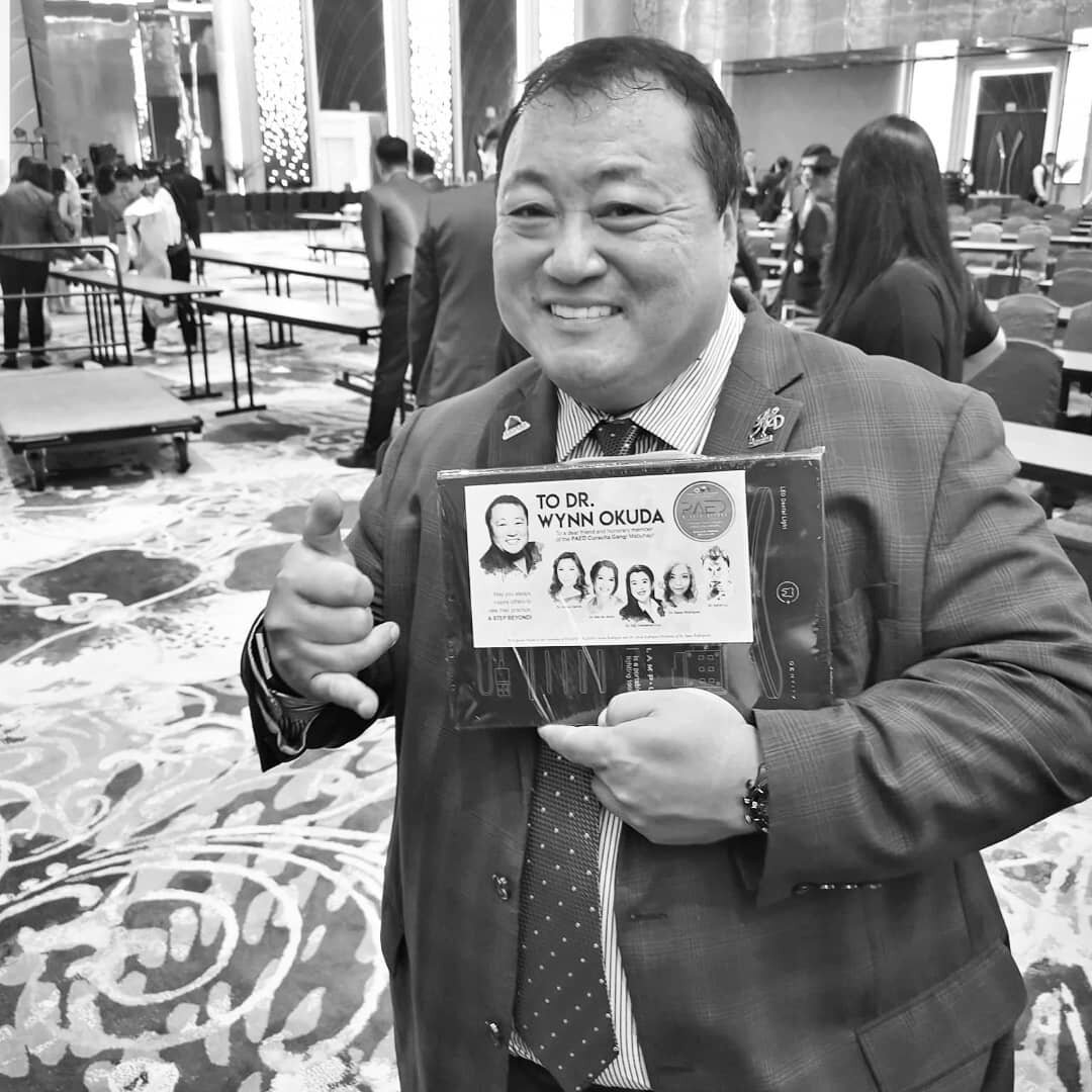 Dr Wynn Okuda with lamp.U