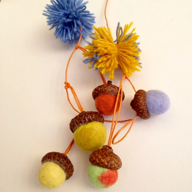 felt acorns.jpg