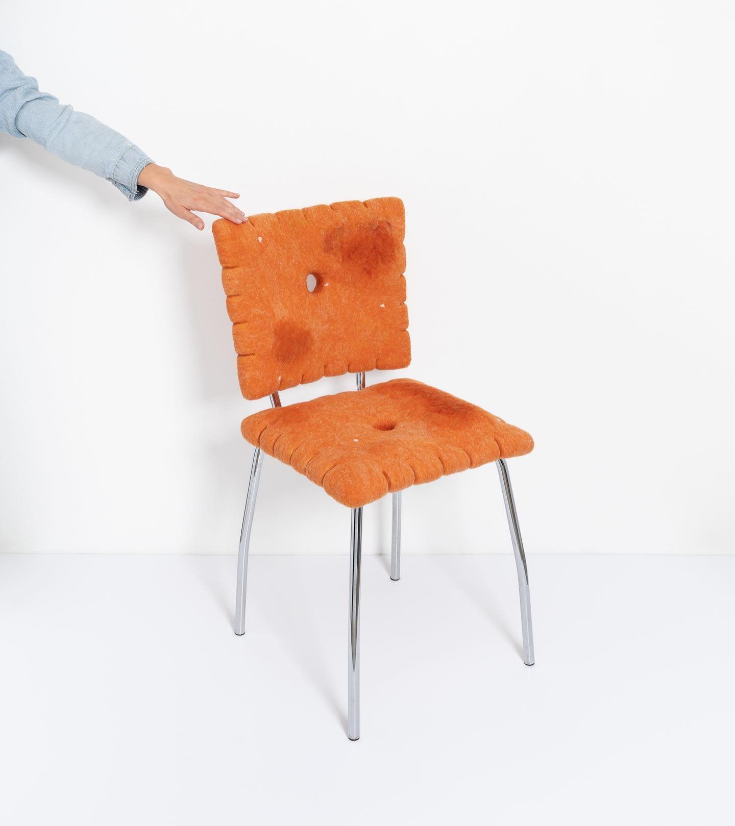 Cheez-It Chair
2024
Wool felting + found chair

Coming to a show near you in April 2025&hellip; 👀🧀

Thanks @mariogalluccistudio for the glamour shots 💅🏼