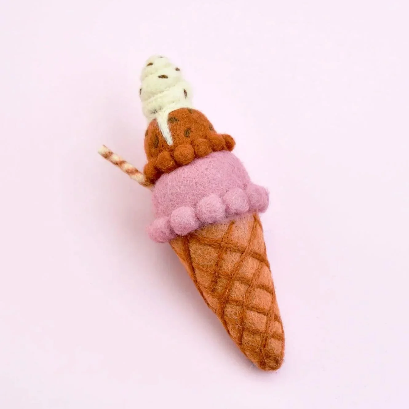 🍦Felt Club August: Ice Cream 🍦
🍧8/24, 12-3pm
📍@zuckercreme

A round up of some of my favorite ice cream felting inspo. I&rsquo;m excited to felt lil baby cones and maybe even voluptuous sundaes with peekaboo layers with you!

Felt Club is my mont