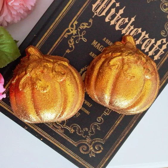 Hocus Pocus Pumpkin Bath Bombs.jpg