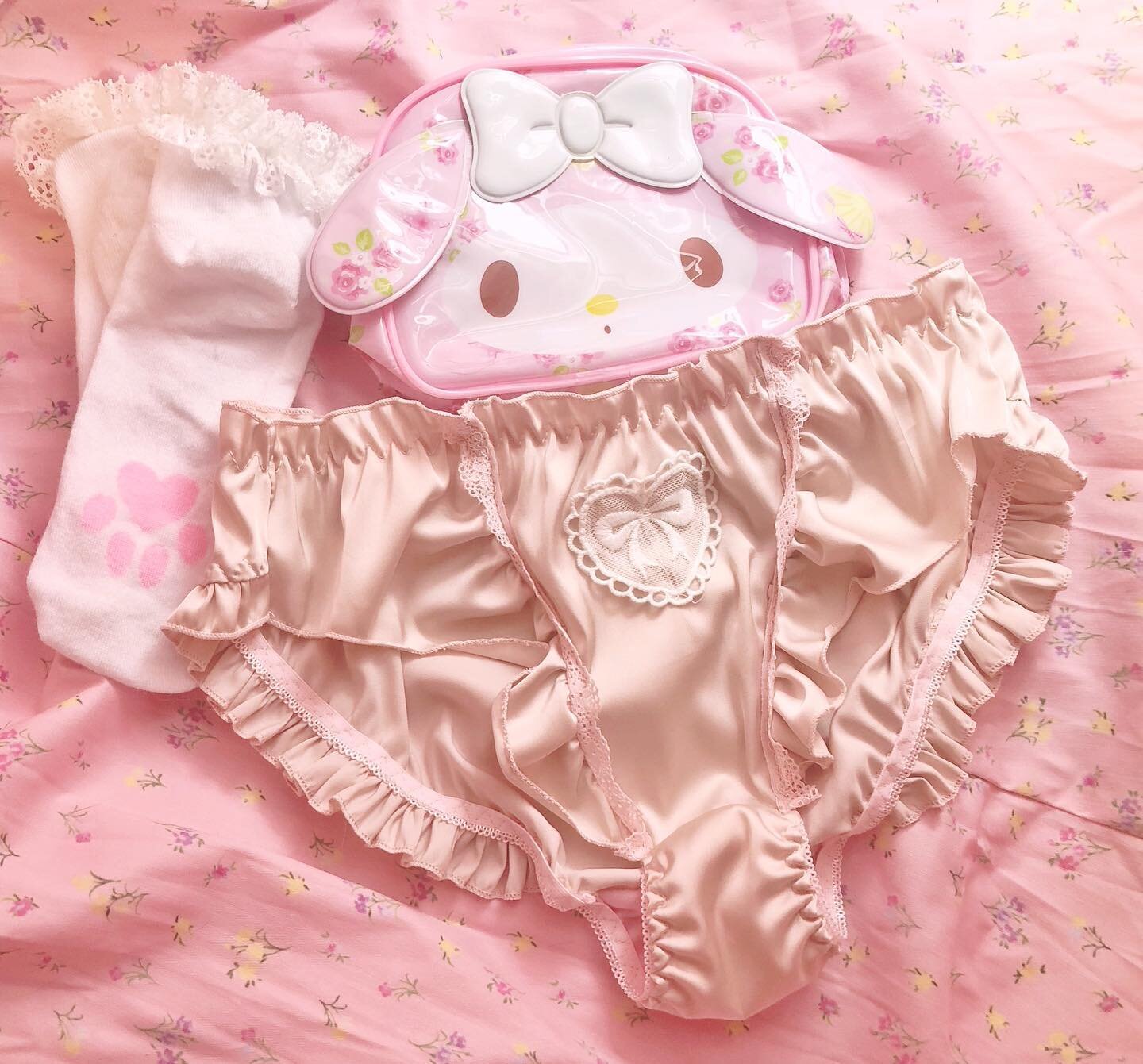 ⋆ ˚｡⋆୨୧⋆ ˚｡⋆ Pretty essentials ⋆ ˚｡⋆୨୧⋆ ˚｡⋆
.
#margaritabloom #prettythings #lingerie #heartshaped #coquette #girlygirly #dollbaby #cottagecore #catpaw #girlystuff #girlyaesthetic #larme #kawaii #pinkaesthetic #coquetteoutfit #shabbychic #coquettegir