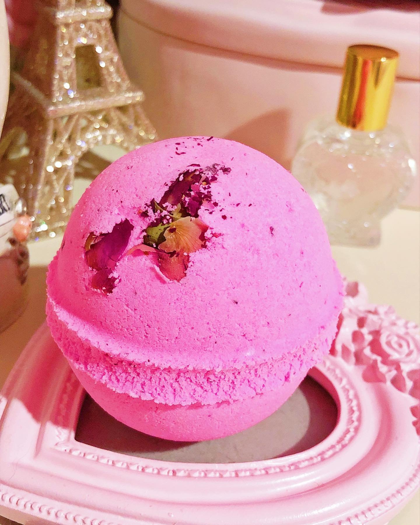 Making Venus Bath Bombs right now! The perfect PINK bath bomb with rosebuds and the sweet smell of cookies, berries and candy!! 

🎀ᡣ𐭩 🎀ᡣ𐭩 🎀ᡣ𐭩 🎀ᡣ𐭩 🎀ᡣ𐭩 🎀ᡣ𐭩

20% off in my beauty shop with code: girlythings 
Ends soon!!
.
#margaritabloom #ve