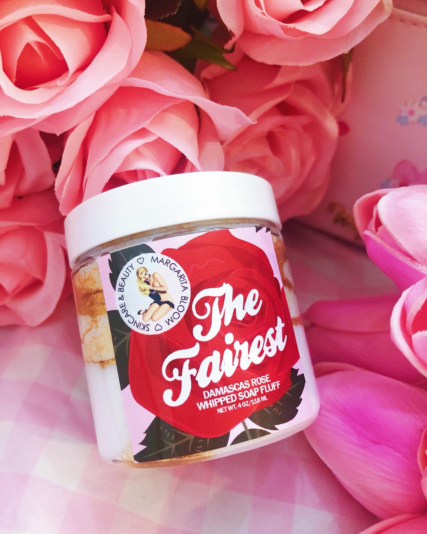 The Fairest in all the land!!! 🌹🌹🌹My Damascus Rose Whipped Soap Fluff!! It smells oh so heavenly! And comes with a red rose shaped soap on top! In my shop!!!! www.margarita-bloom.com 🌹🎀💕
.
#margaritabloom #redroae #snowwhite #thefairest #whippe