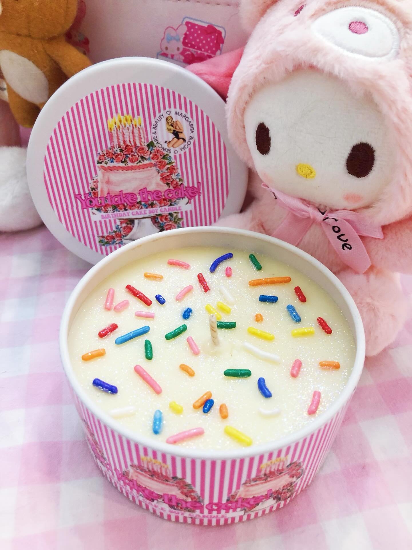 You Take the Cake! birthday cake scented candle in my shop! It&rsquo;s topped with sprinkles and glitter!! 🎂🎂🎂✨💖✨💖✨💖
.
#margaritabloom #candle #cake #birthdaycake #indiebathandbody #beauty #homedecor #candleaddict #candleoftheday #candleloverso