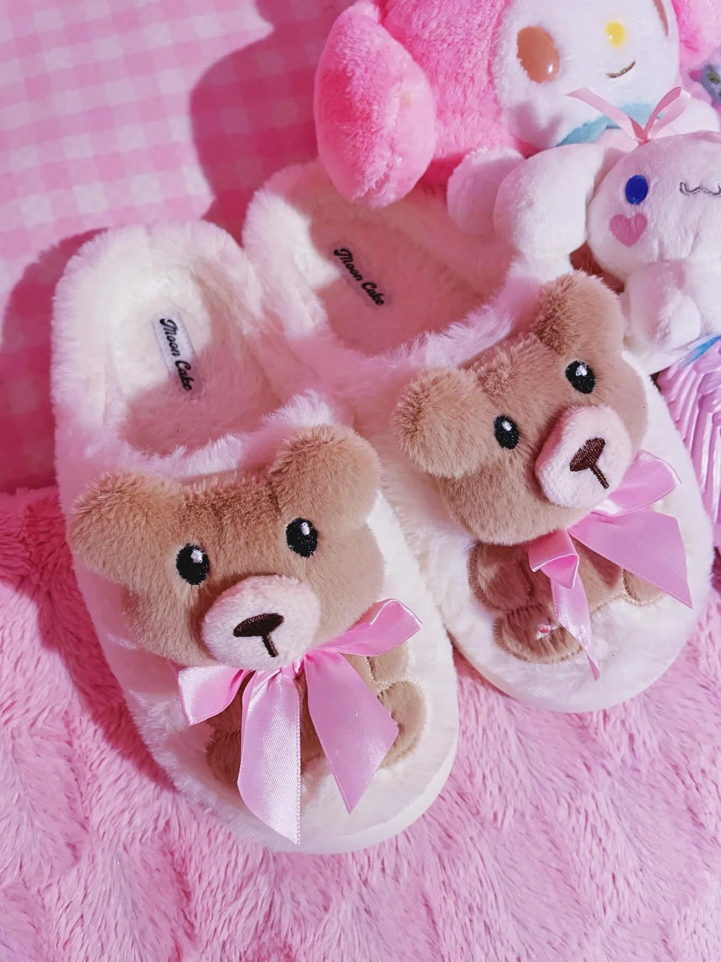 Birthday gift. Cute bear slippers. 🐻🩷🎀🌸 Zeus wanted to wear them as well! Ha! #valentines #birthdaygift #kawaii #pink #cat