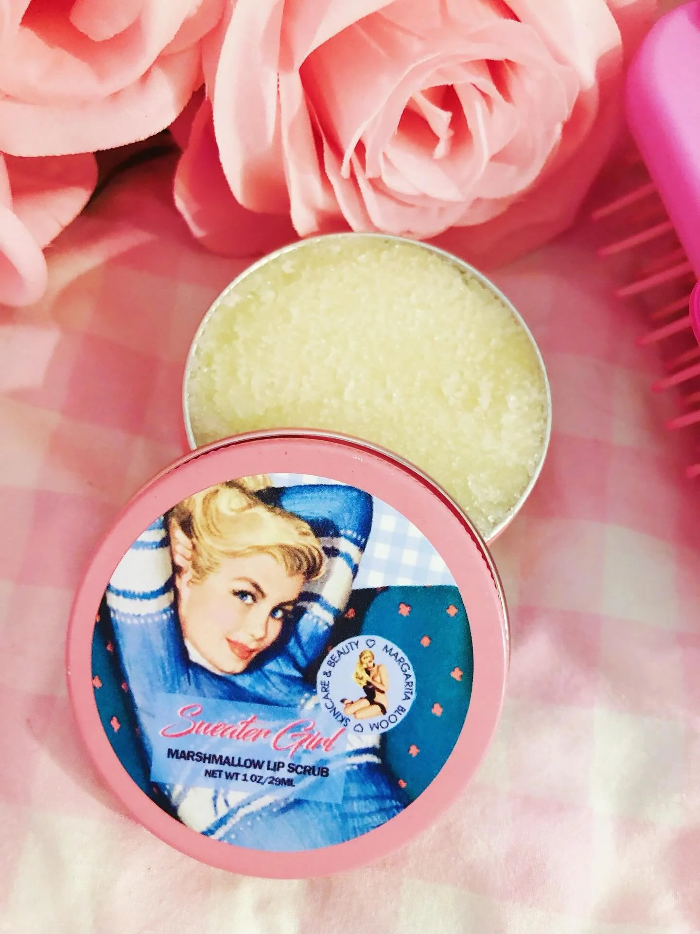 🌸💕🎀 Marshmallow flavored lip scrub in my shop! &ldquo;Sweater Girl!&rdquo; 🎀🌸💕 Soft smooth lips for springtime! 
.
#body #bath #lipcare #skincareroutine #takecareofyou