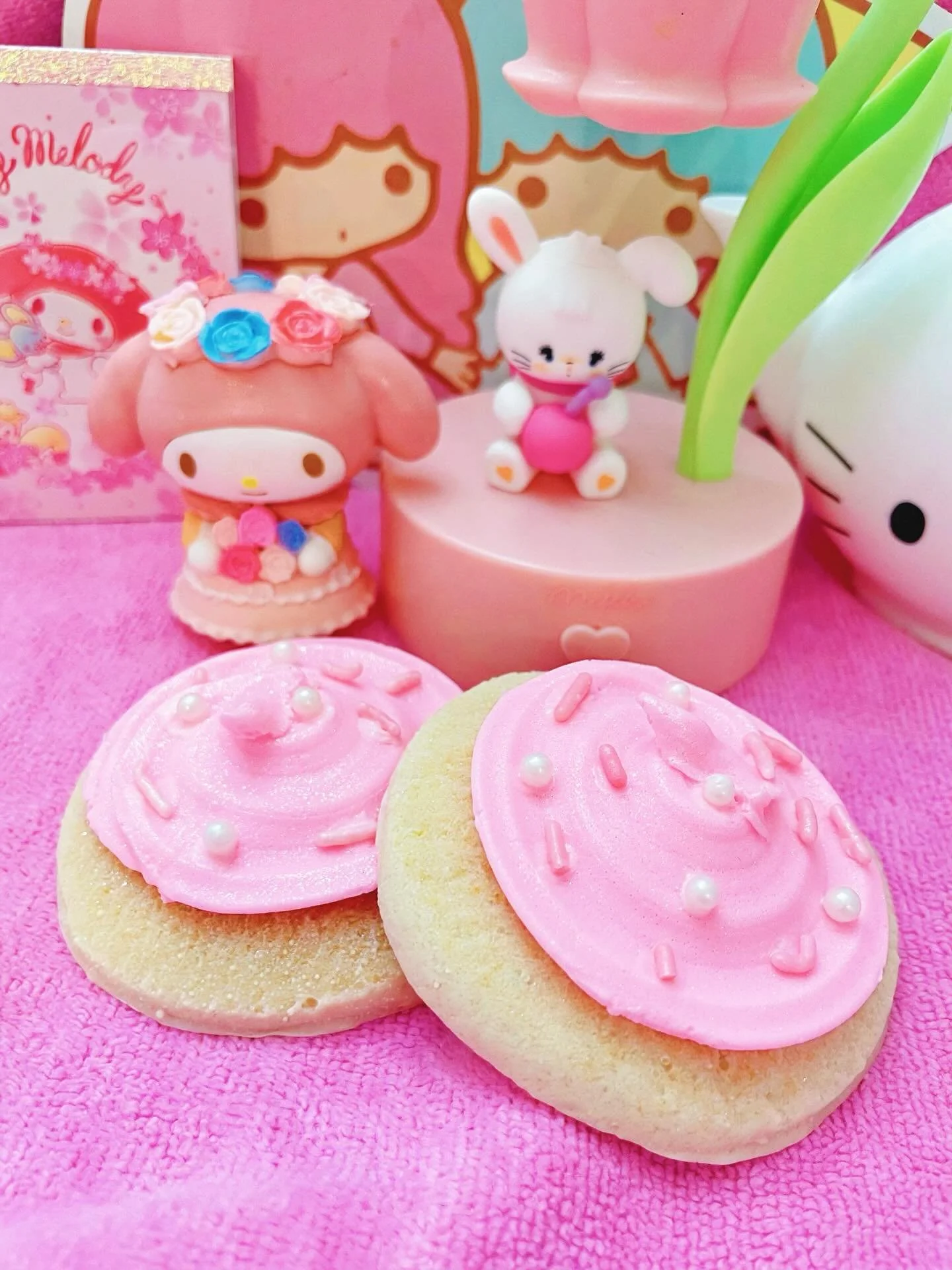 🎀💕 Do you think these are real
Sugar Cookies or Soap? 🎀💕 
.
.
.
.
They&rsquo;re soap&hellip;.coming soon to my shop!!! 🎀💕🌸🌷
.
#soap #bath #skincare #sugarcookies #kawaii