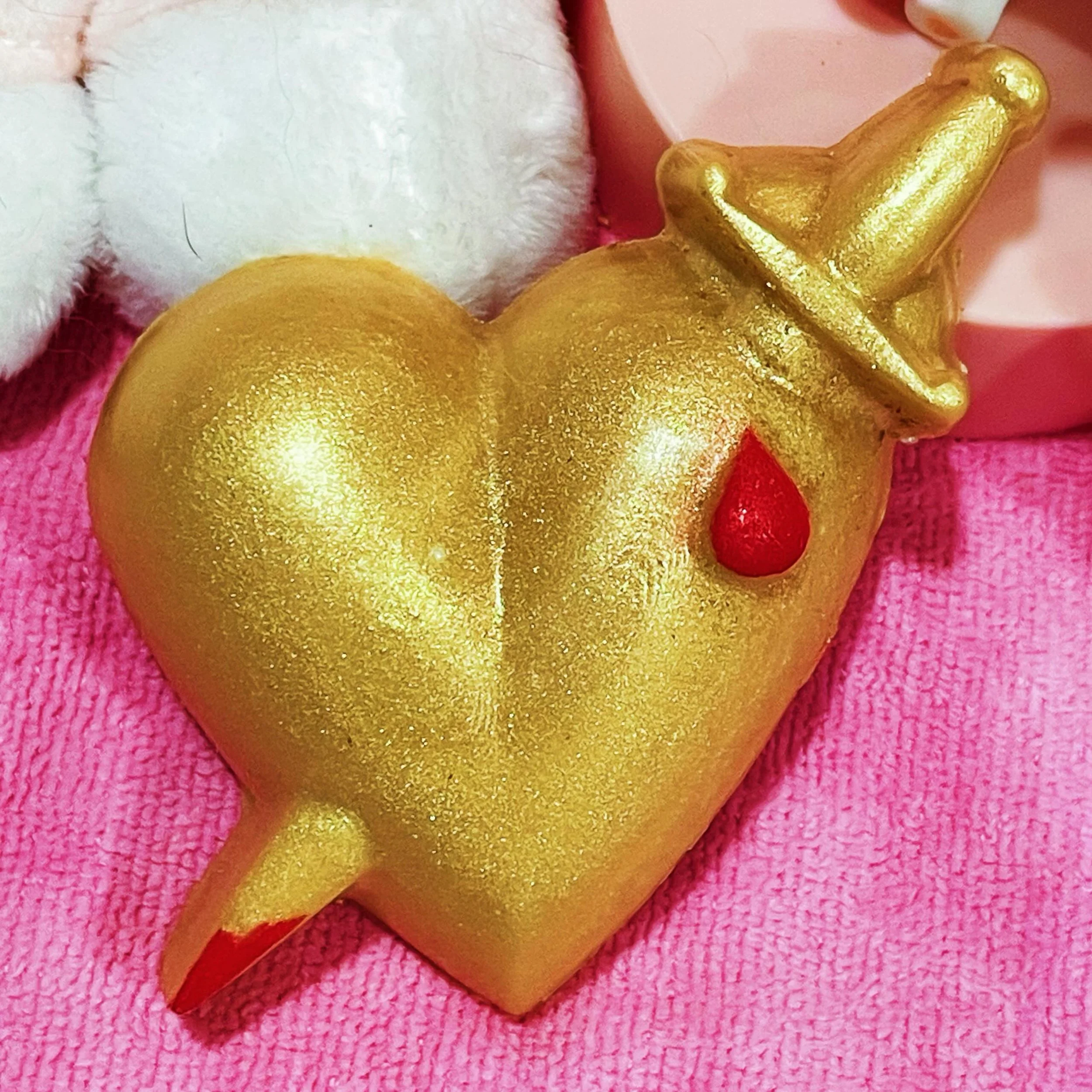 🩸🌹 Recent potion I made! Daggered Heart soap colored in gold and scented in rose! 🌹🩸

SHOP🎀 www.Margarita-Bloom.com

#beauty #skincare #soap #gothic #halloween