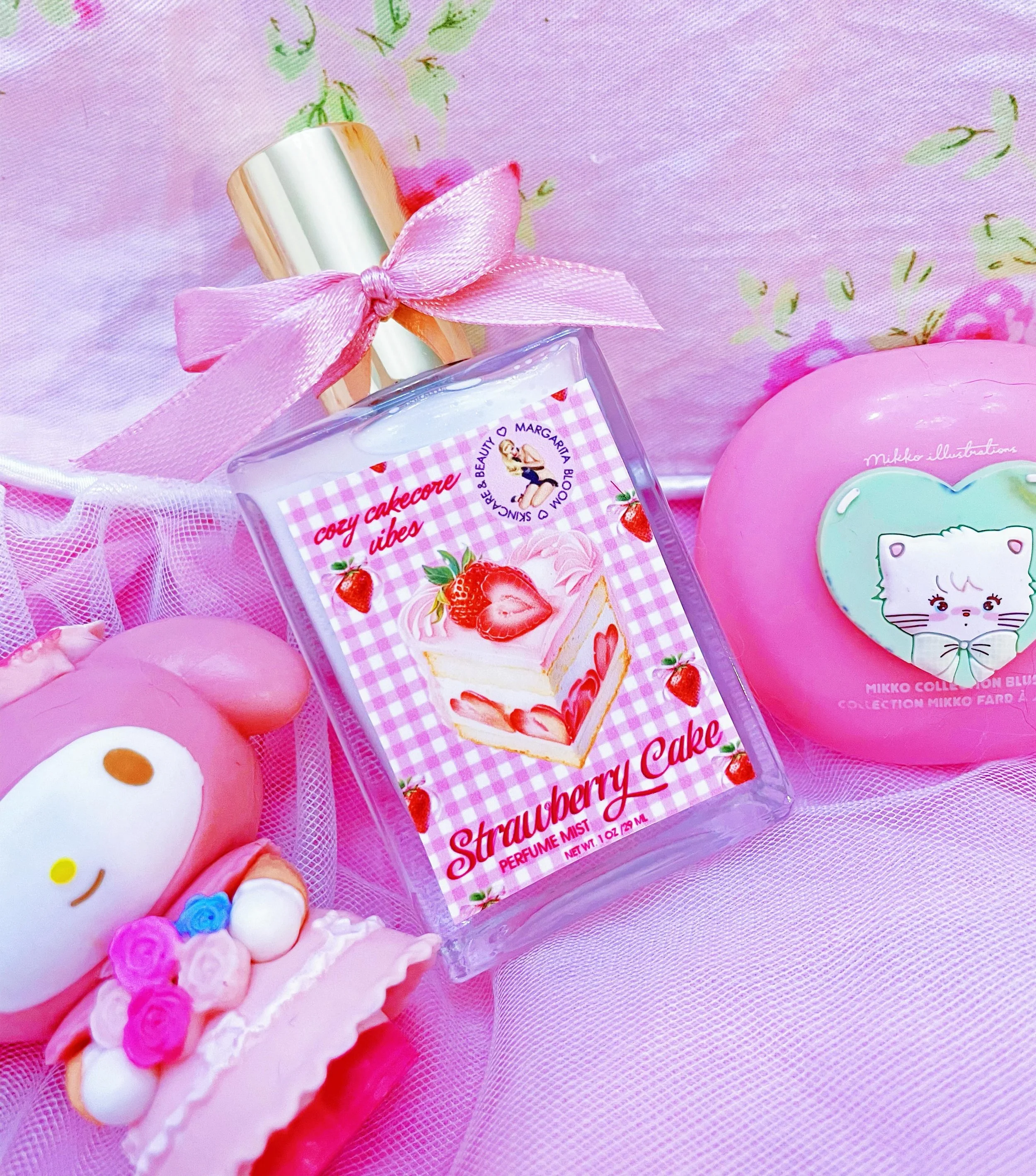 New label design coming soon to my shop for my Strawberry Cake Perfume Mist! The other pinup label design will also be available so you can choose between the two depending on your aesthetic! Yay!! 💕🍓🍰🧺🎀 What do you think!? 

#perfume #skincare 