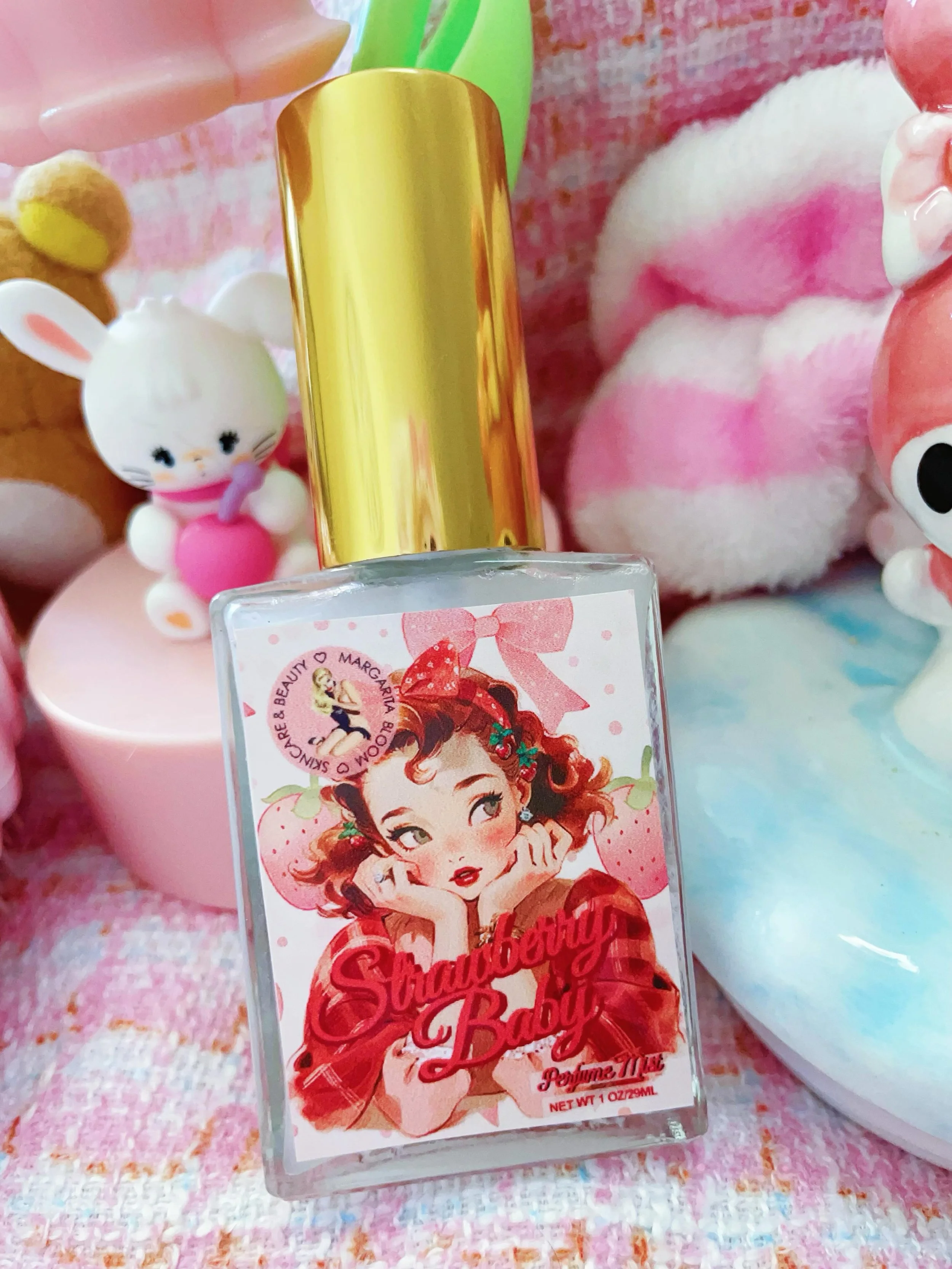 🌸🍓 Strawberry Baby Perfume Mist in my shop! It has sweet notes of strawberries, creamy milk, caramel, fruits, powder and woods! 

20% off currently via my beauty shop! Stock up on summer pretties!🍓🌸 

#strawberry #summer #perfume #skincare #beaut