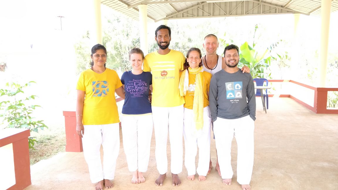 Yoga-Teacher-Training-Team-Yoga-Vana.jpg