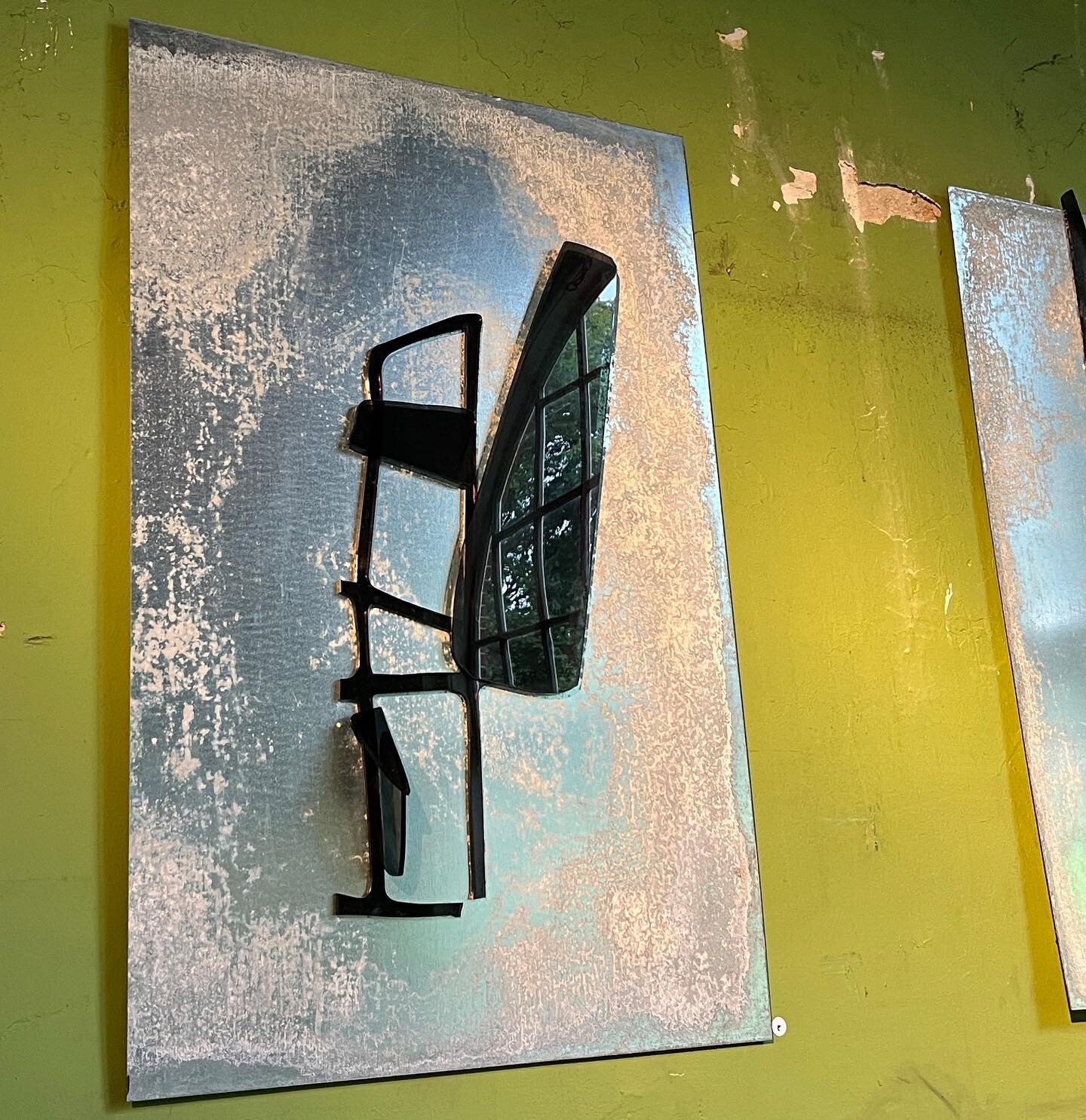 - mellemrum - no 03, 2022
67x100x8

20.000 dkr.

Oxidized zinc, semi transparent green acrylic

Acrylic parts are residual material from a large sitespecific artwork, which again was build from residual material from a production of sun visors for tr