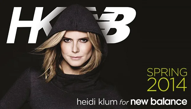 Traje, corbata, cinturón & New Balance 