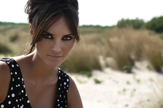 Helen Lindes habla para Pasarela de Asfalto