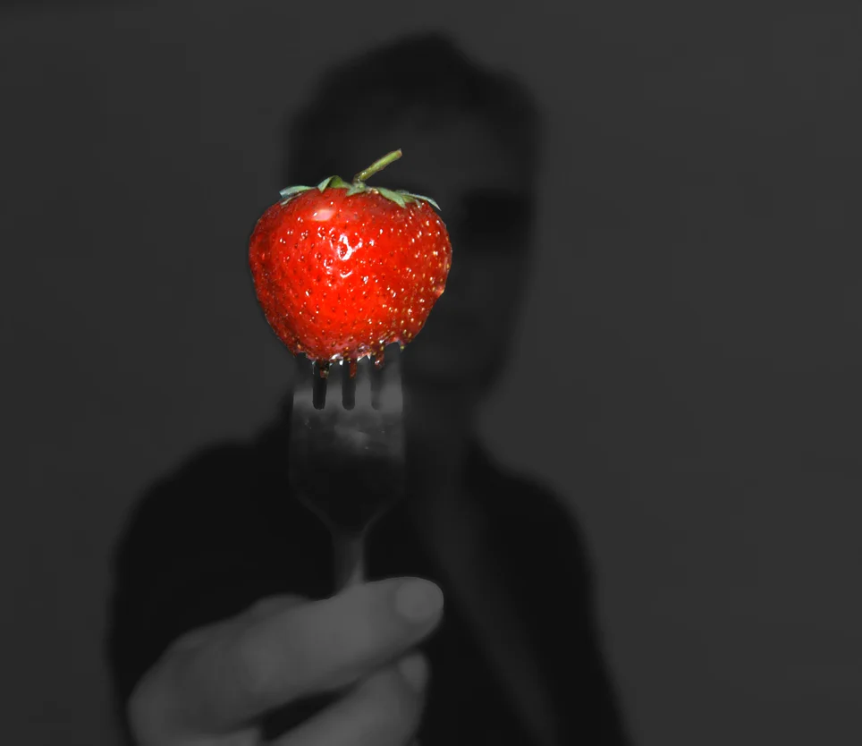  strawberryinblack 