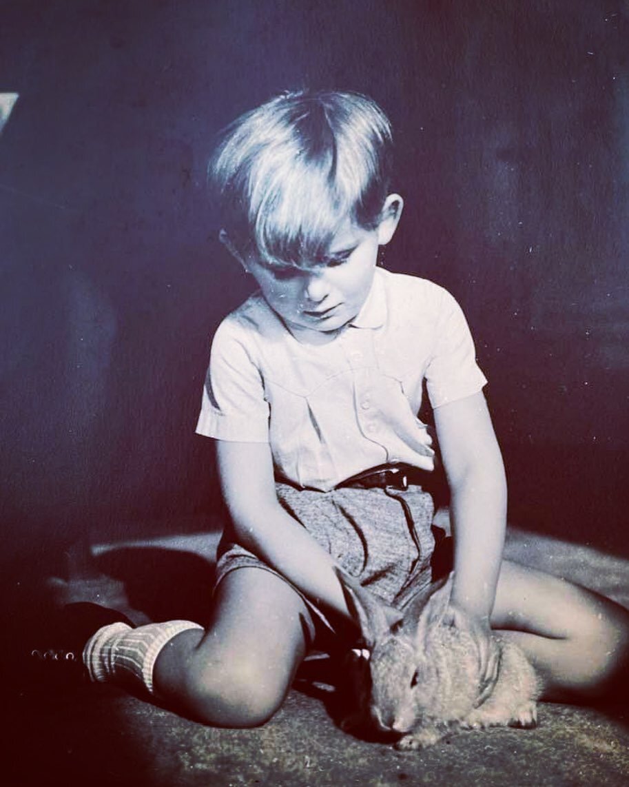 Happy Easter!

Picture shows my Uncle Thomas, photographed in Limbach-Oberfrohna, East Germany in the fourties by Margot Leinkauf.
.
.
.
#familyhistory #family #blackandwhitephotography #easter #easterrabbit #happyeaster #froheostern #zaligpasen #gra