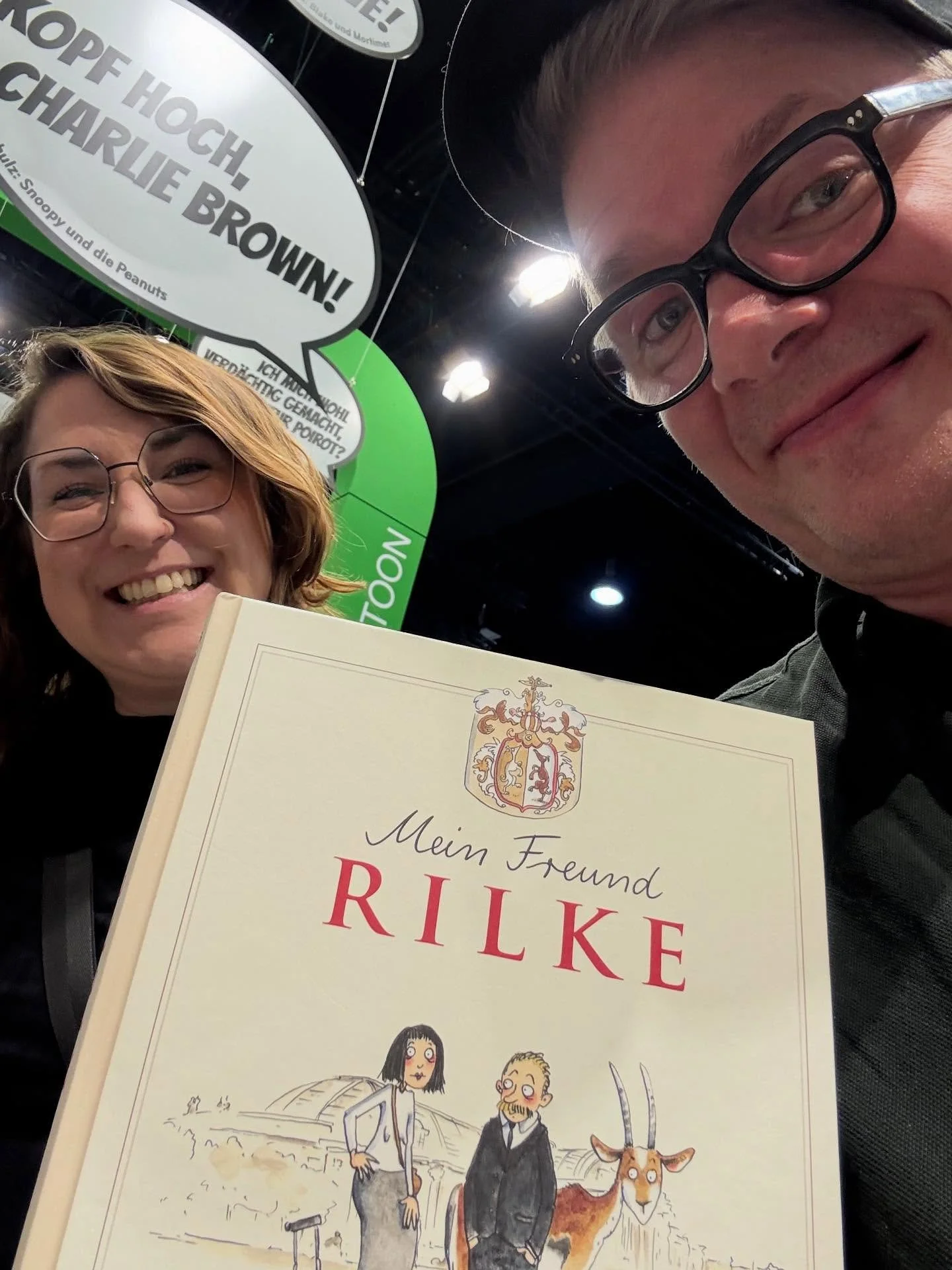 Hab kaum Fotos gemacht auf der Buchmesse. Obwohl ich kaum Termine hatte, war ich doch sehr beschäftigt, immer wenn man sich was anschauen wollte, kam man wieder ins Gespräch mit jemandem. Ich habs nicht mal geschafft, bei meinem franzö