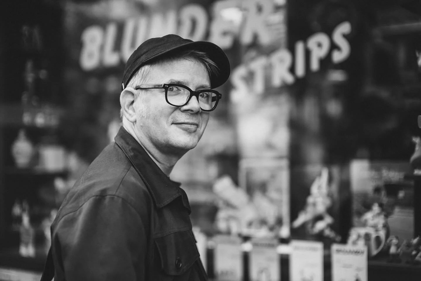 N&auml;chste Woche geht&rsquo;s wieder los, dann bin ich nochmal auf einer kleinen Lesereise.
Am Montag geht&rsquo;s in die Eifel, dort bei lese ich um 17:00 bei den Jugendliteraturtagen 2025 der @kulturinitiativehillesheim in der Alten Schreinerei. 