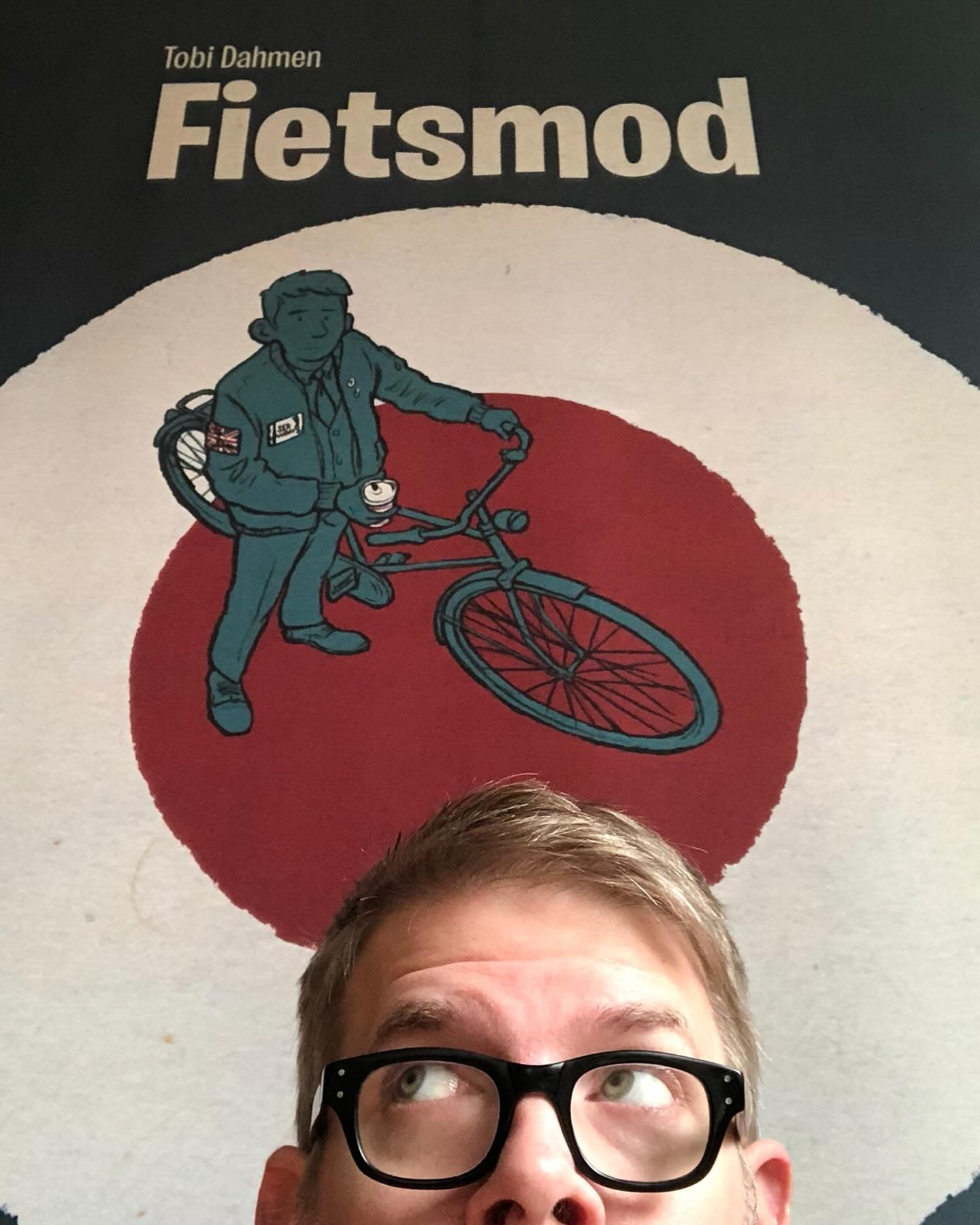 Zondag verkoop ik de allerlaatste restjes Fietsmod boekjes bij de stripbeurs in onze mooie @broese_utrecht boekwinkel. Samen met heel veel leuke collega&rsquo;s die daar ook hun boeken signeren. Kom langs, want Kerst komt eraan.  Het begint om 14 uur
