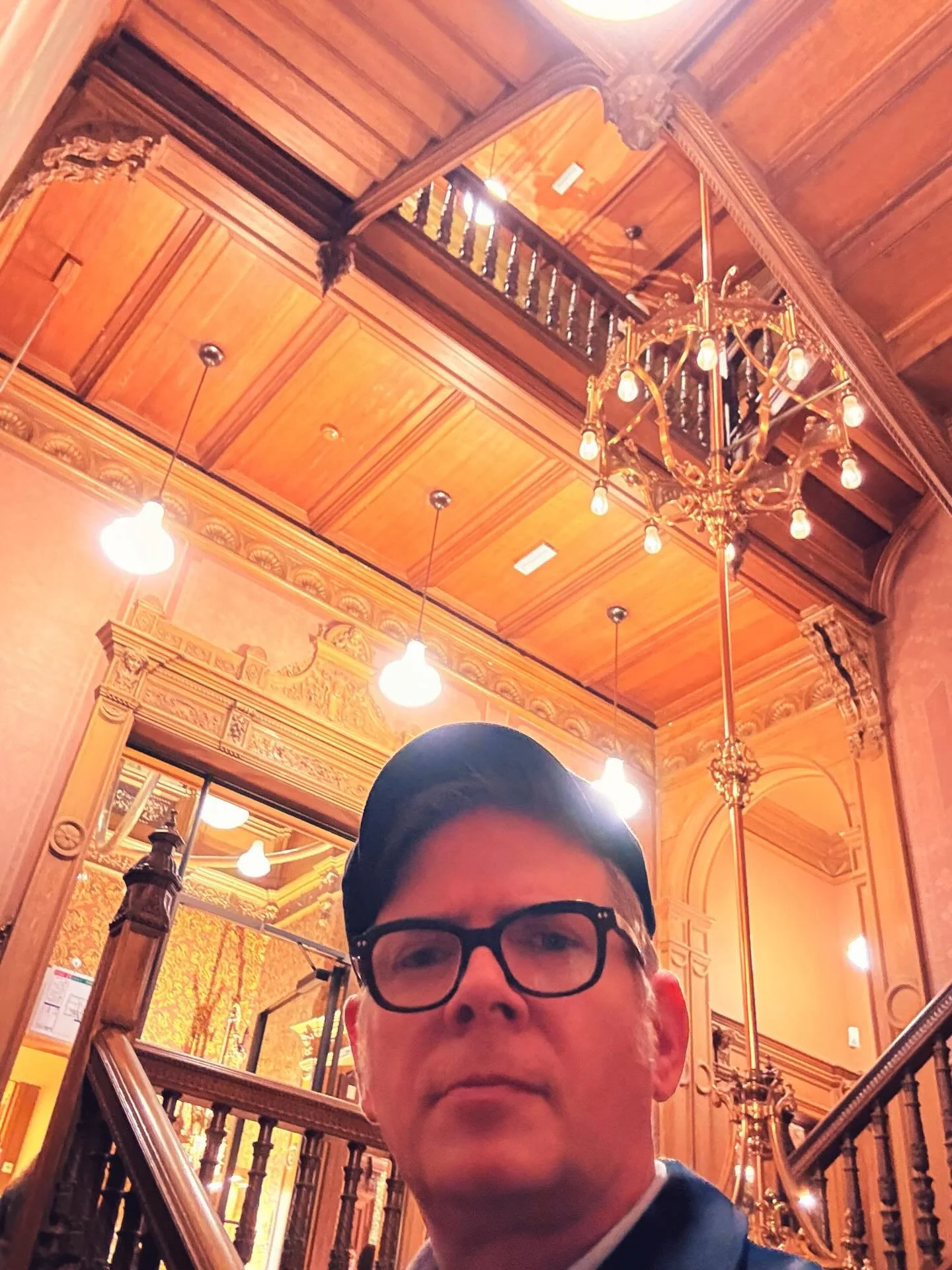 Back at the @niodamsterdam for the New Year&lsquo;s reception. Yes, this year is still very young&hellip;

In this beautful staircase I started to talk with @akramsaud for the first time in person, a little bit less than 3 years ago.

This year Akram