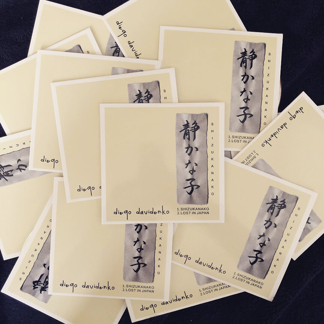 静かな子
新しいCDが着いた！
リリースのライブは10月6日です！
下北沢の @monarecords のライブハウスにある！(プロフィールのリンクにインフォメーションがある
来てね〜
.
Shizukanako! The new CDs have arrived! Come to the release show at Mona Records in Shimokitazawa on October 6th!
(More info at the link on my profile)
.
#s