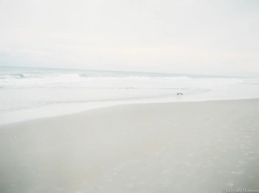 bogue-inlet-pier-emerald-isle-engagement-photos-5-min.jpg