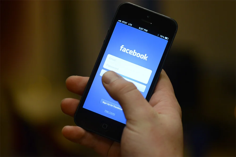 facebook-mobile-phone.jpg