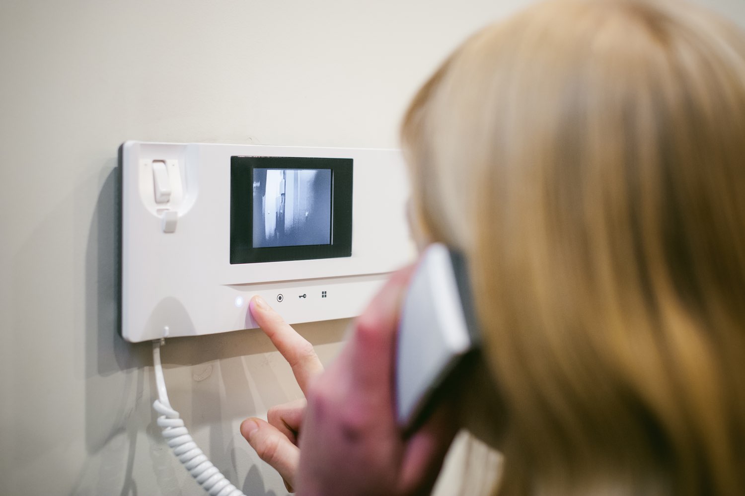 5 Types of Intercom Systems for Home or Office