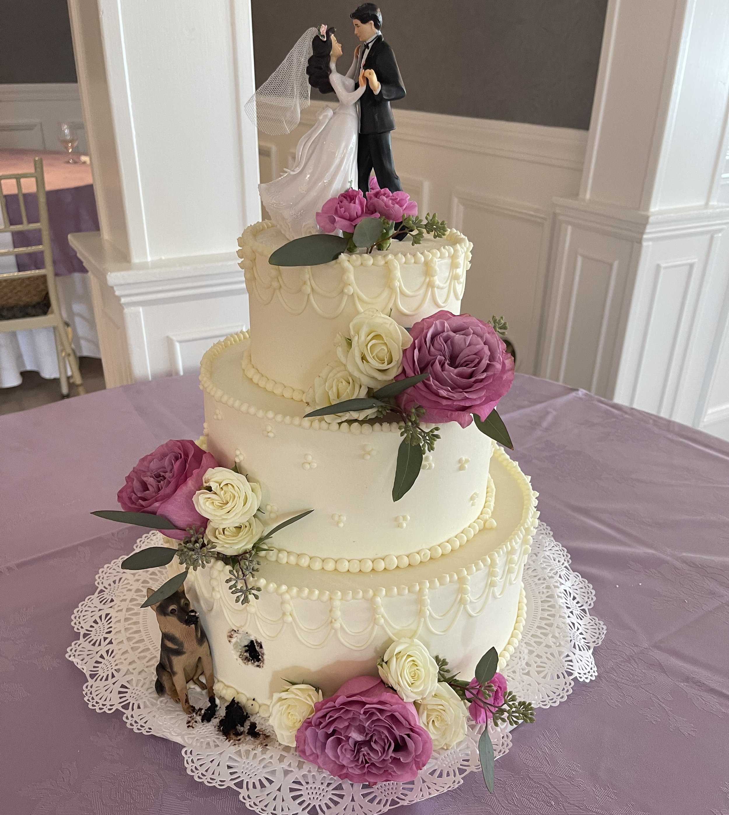 wedding cake with dog