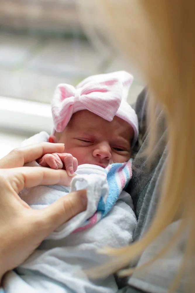 best-atlanta-newborn-photographer-mom-holding-baby-piedmont-hospital